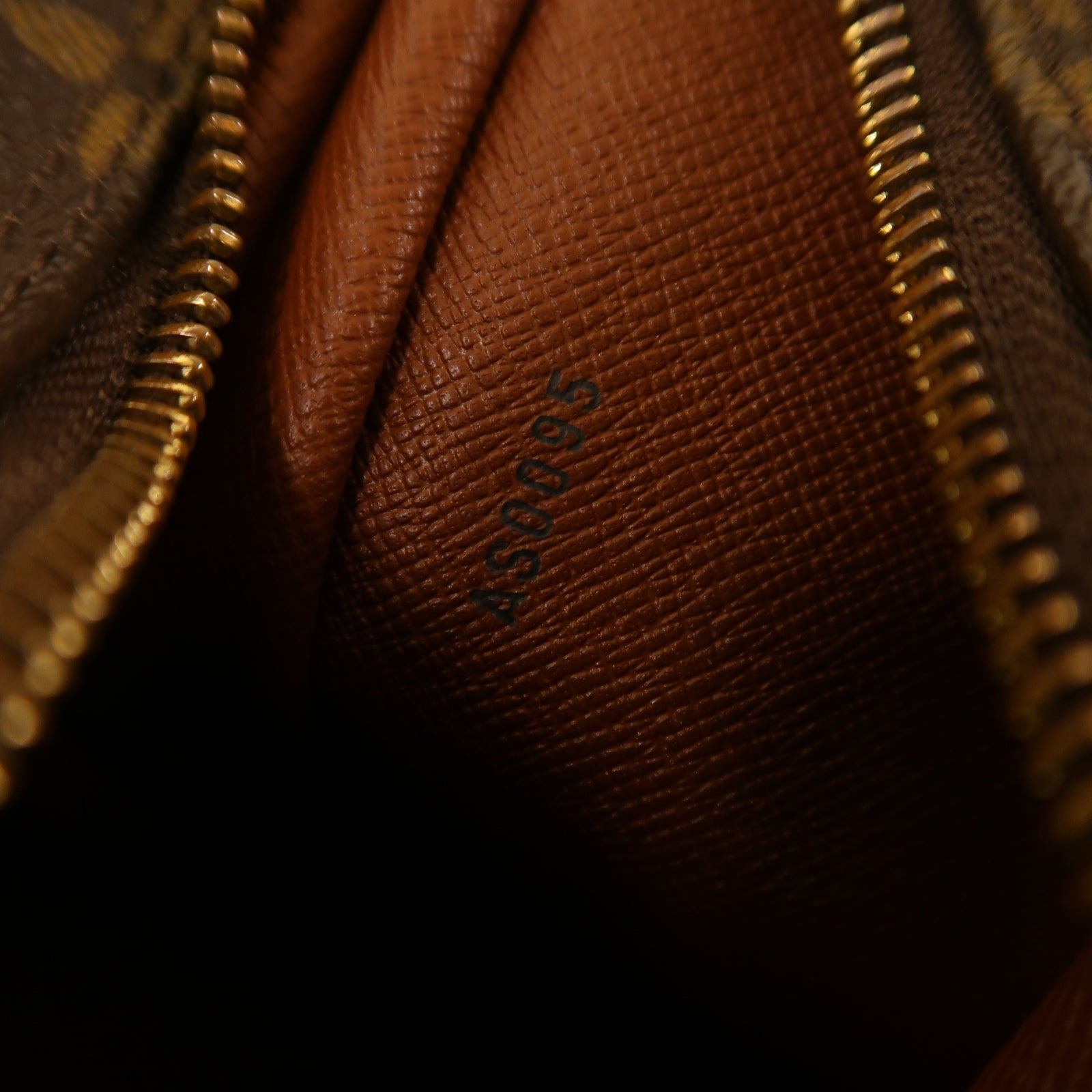 LOUIS VUITTON Monogram Boulogne金扣肩背袋啡色