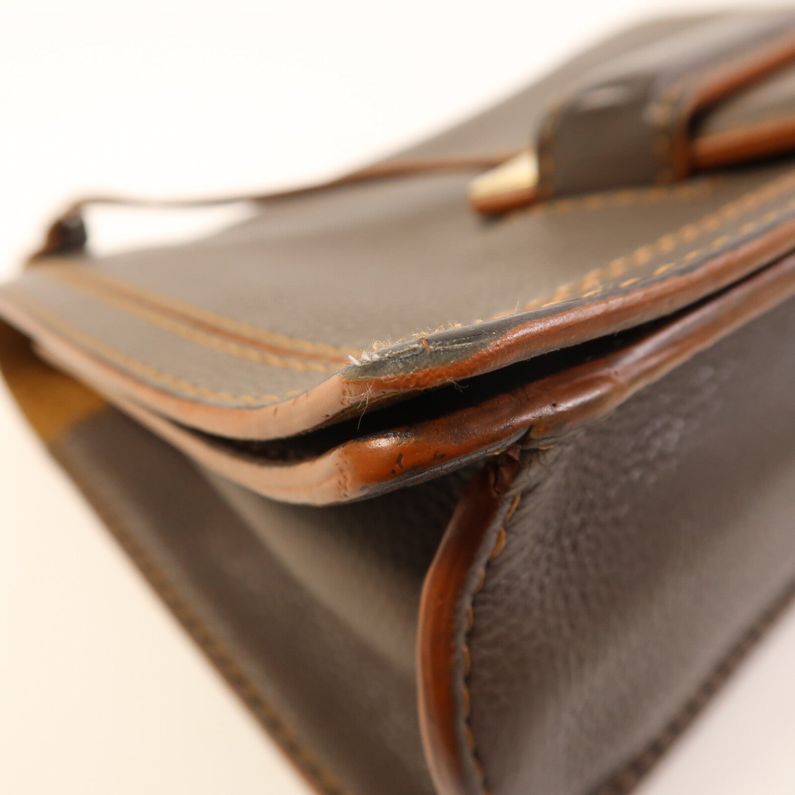 LOEWE 牛皮皮革Barcelona Medium金扣肩背袋