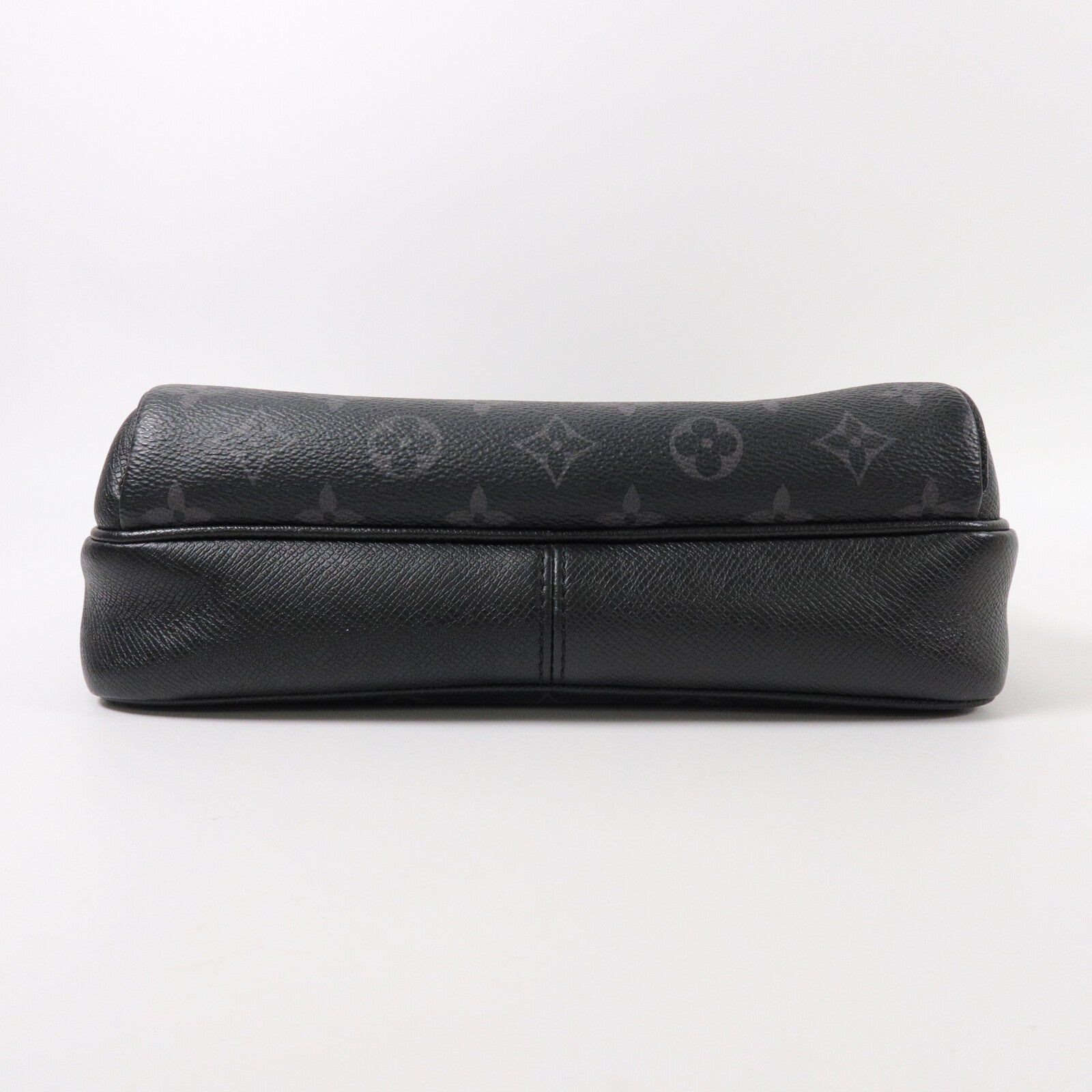 LOUIS VUITTON Monogram Eclipse Taiga Outdoor Messenger肩背袋