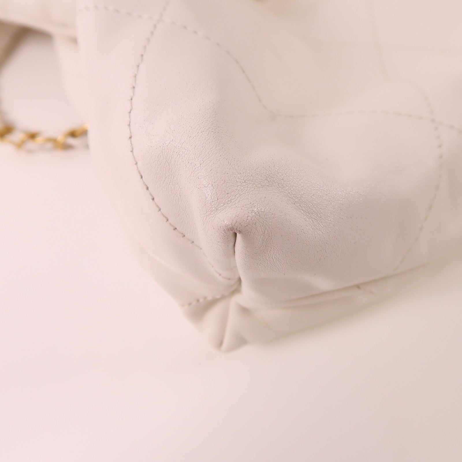 CHANEL 牛皮皮革Chanel 22 Small金扣鏈帶肩背袋