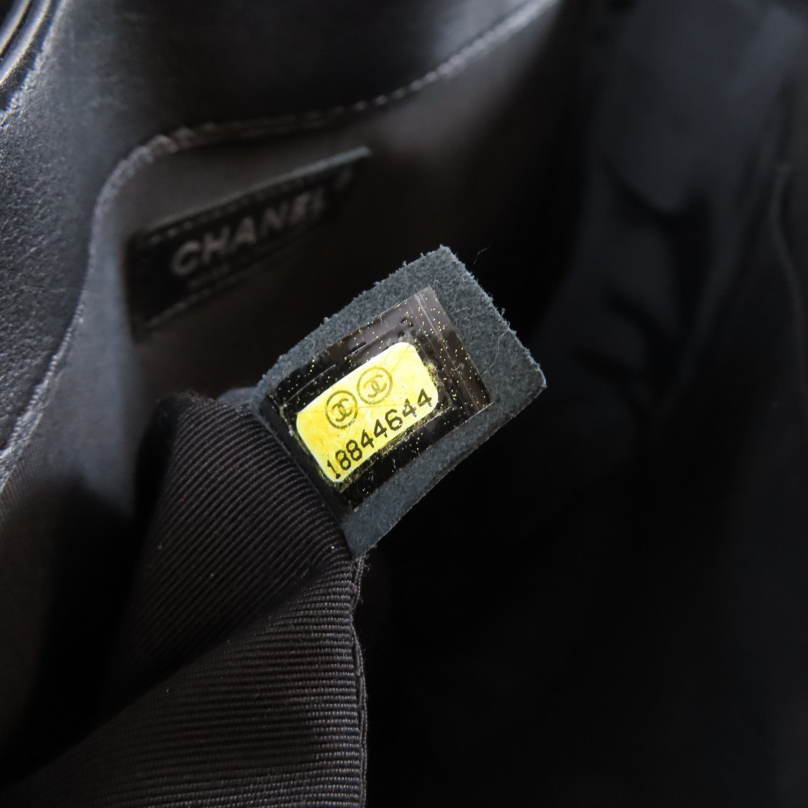 CHANEL 【激減優惠】菱格漆皮皮革Boy Chanel銀扣鏈帶肩背袋黑色
