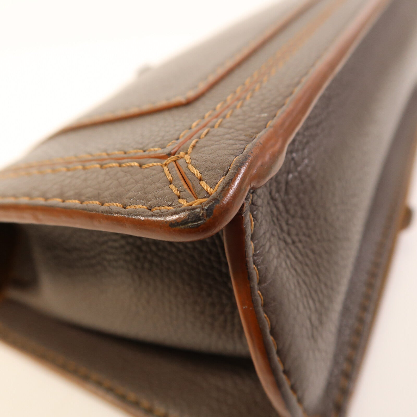 LOEWE 牛皮皮革Barcelona Medium金扣肩背袋