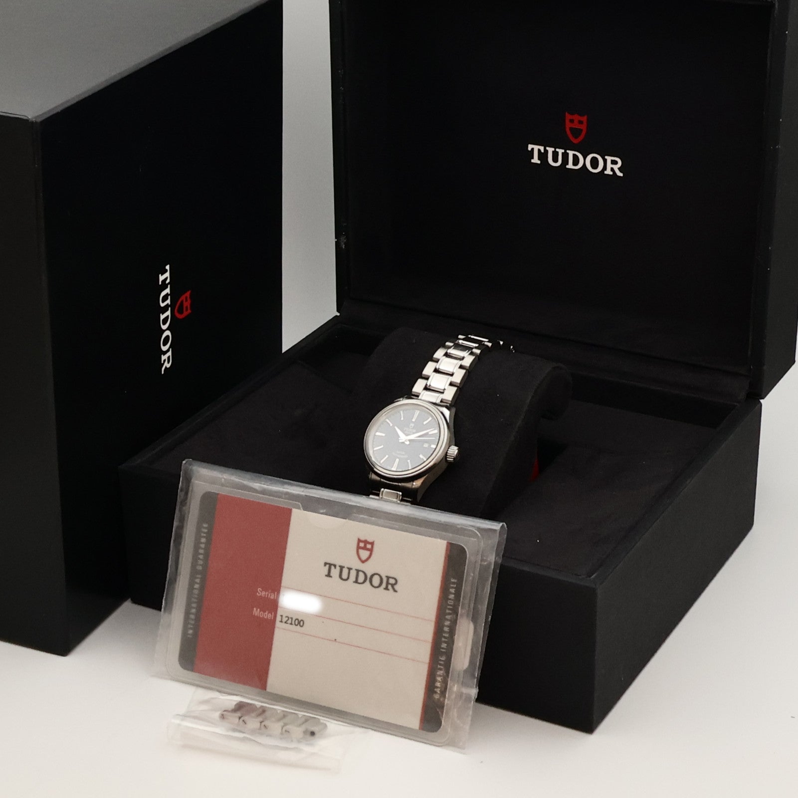 TUDOR Style 12100