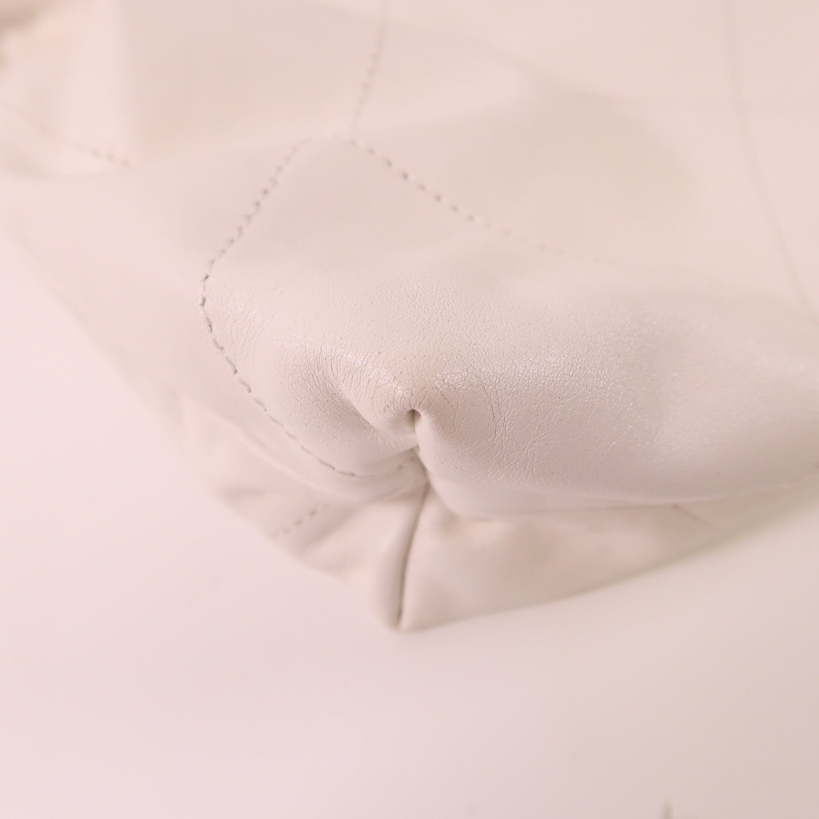 CHANEL 牛皮皮革Chanel 22 Small金扣鏈帶肩背袋