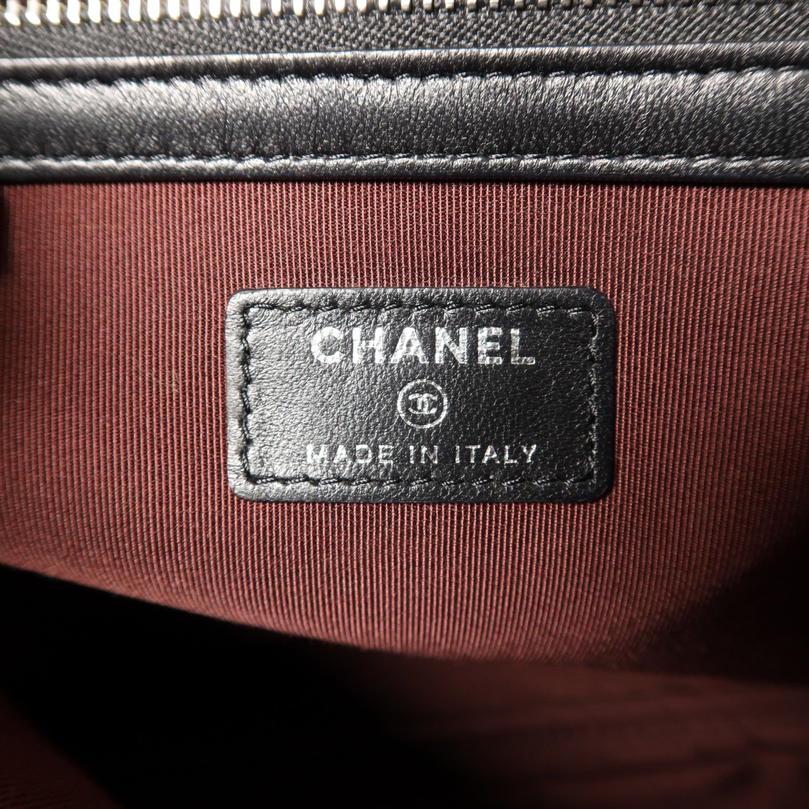 CHANEL 羊皮皮革Pouch銀扣小袋