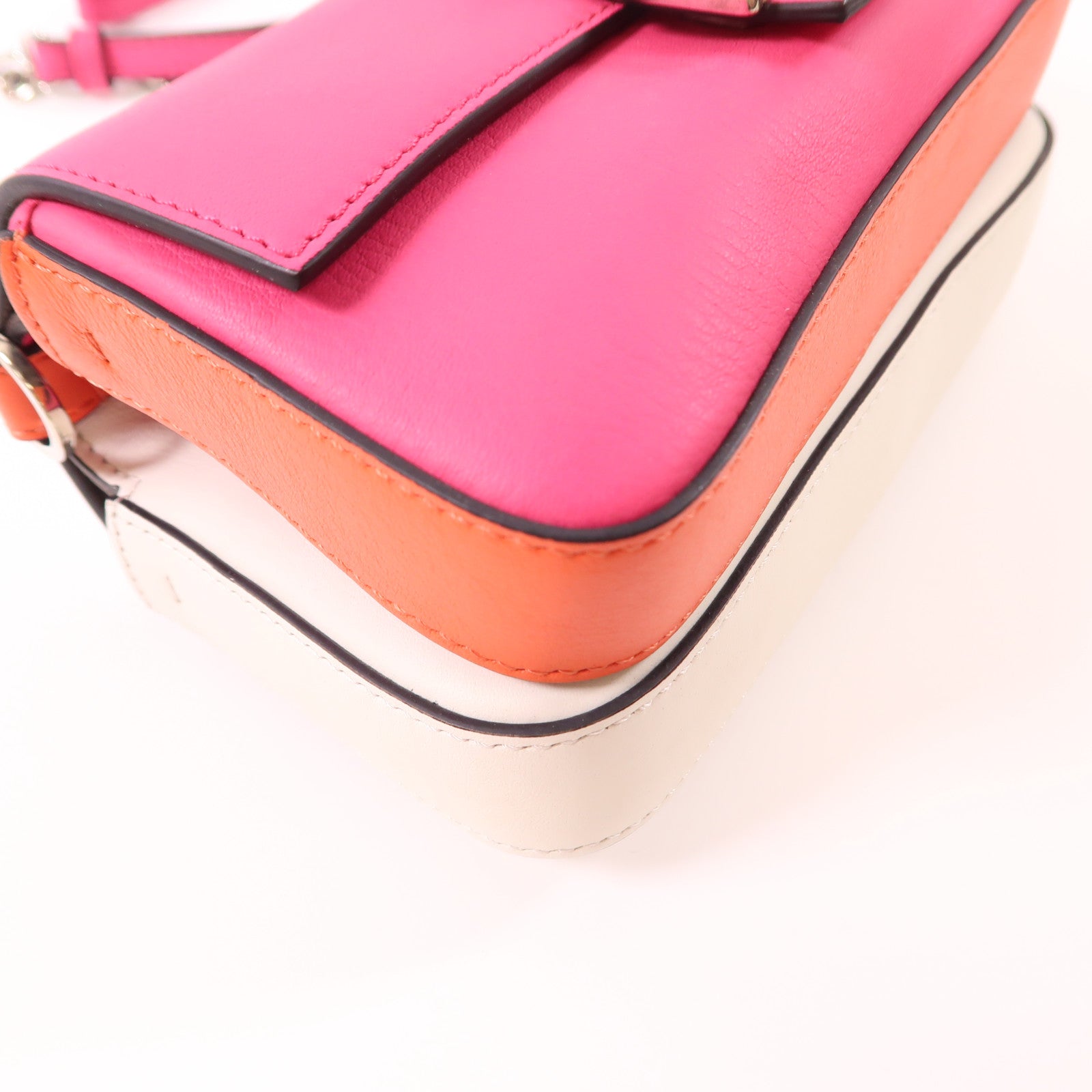 FENDI 牛皮皮革Shoulder Bag銀扣鏈帶肩背袋