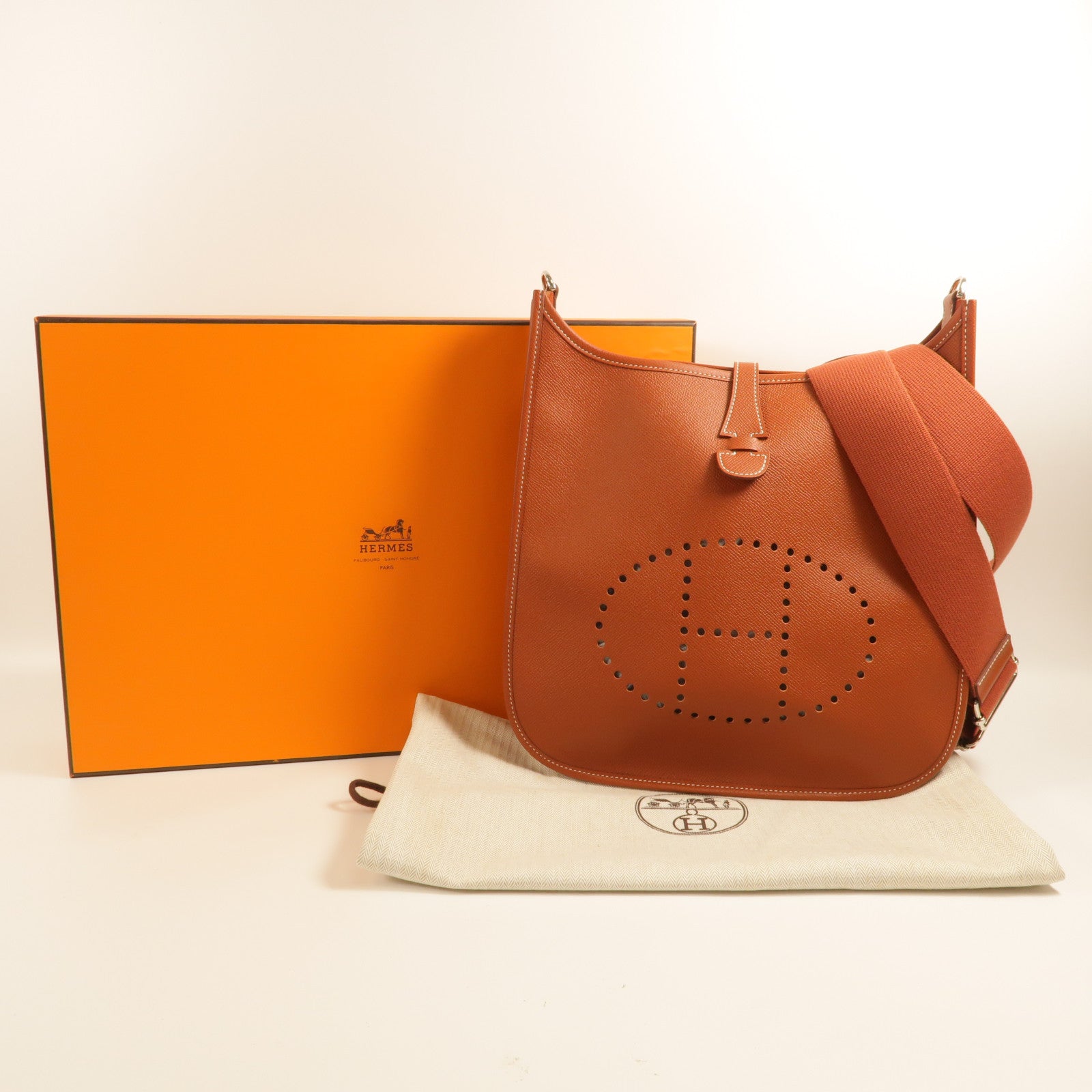 HERMES Epsom皮革Evelyne PM銀扣肩背袋Brique