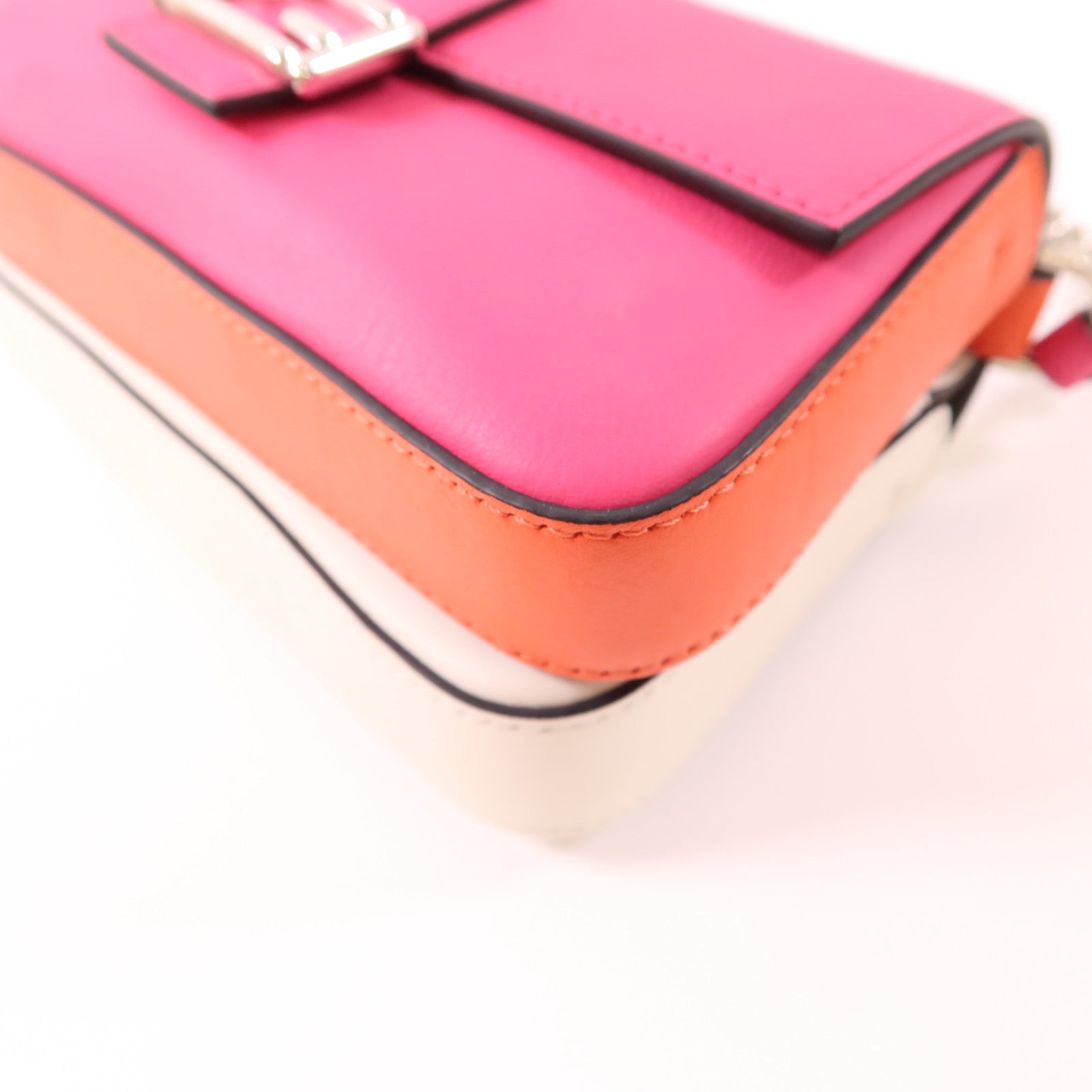 FENDI 牛皮皮革Shoulder Bag銀扣鏈帶肩背袋
