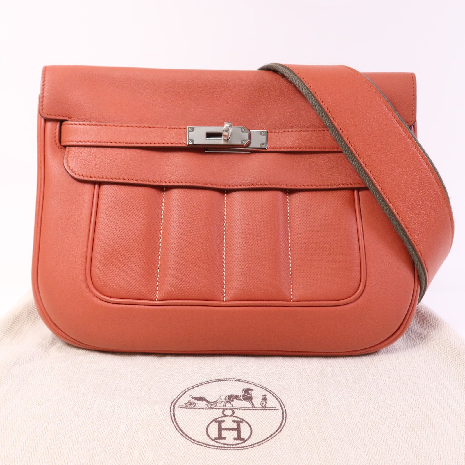 HERMES Evercolour皮革Berline 28銀扣肩背袋Sanguine