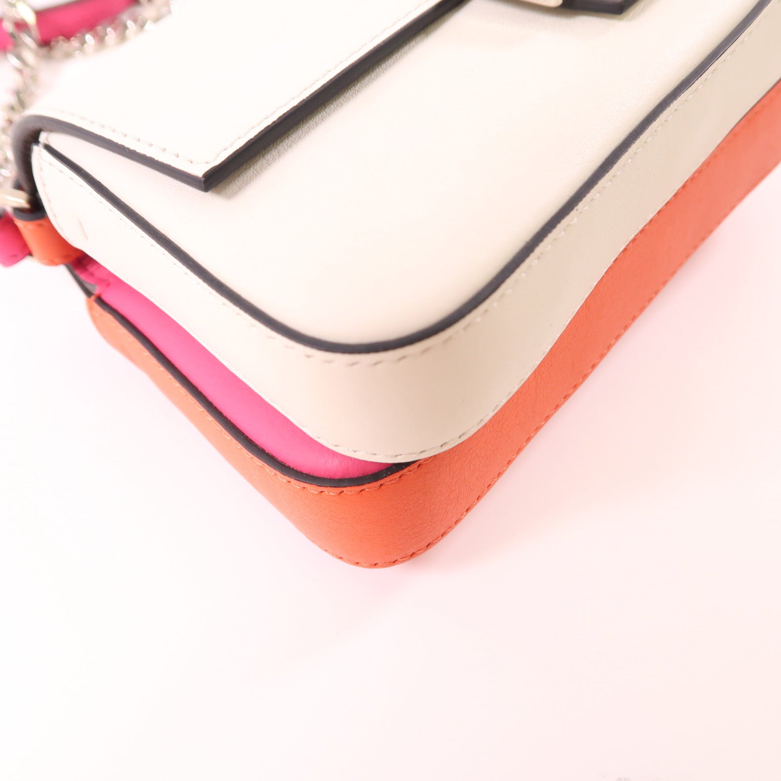 FENDI 牛皮皮革Shoulder Bag銀扣鏈帶肩背袋