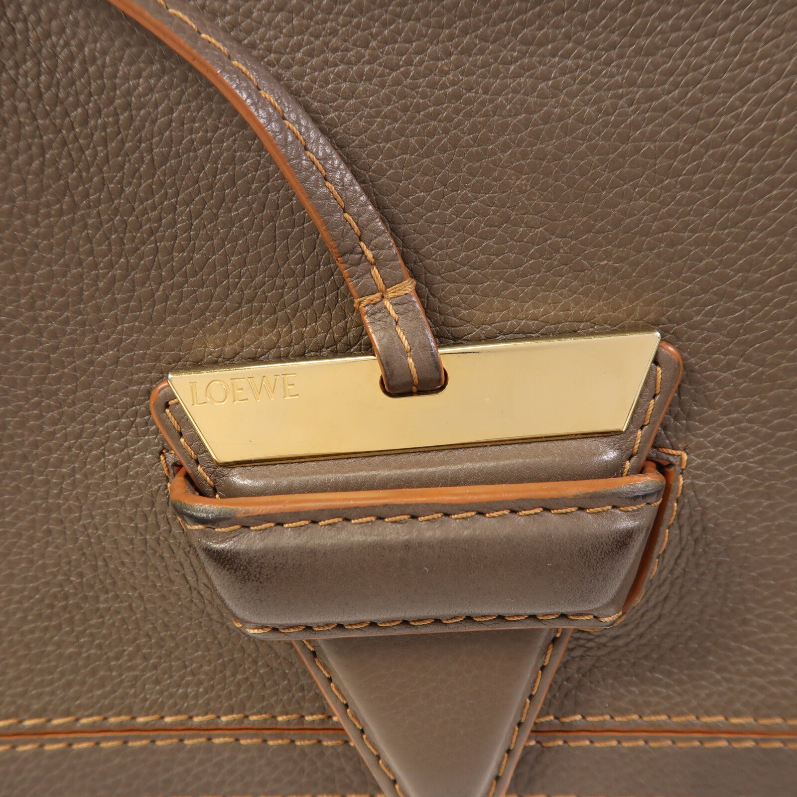 LOEWE 牛皮皮革Barcelona Medium金扣肩背袋