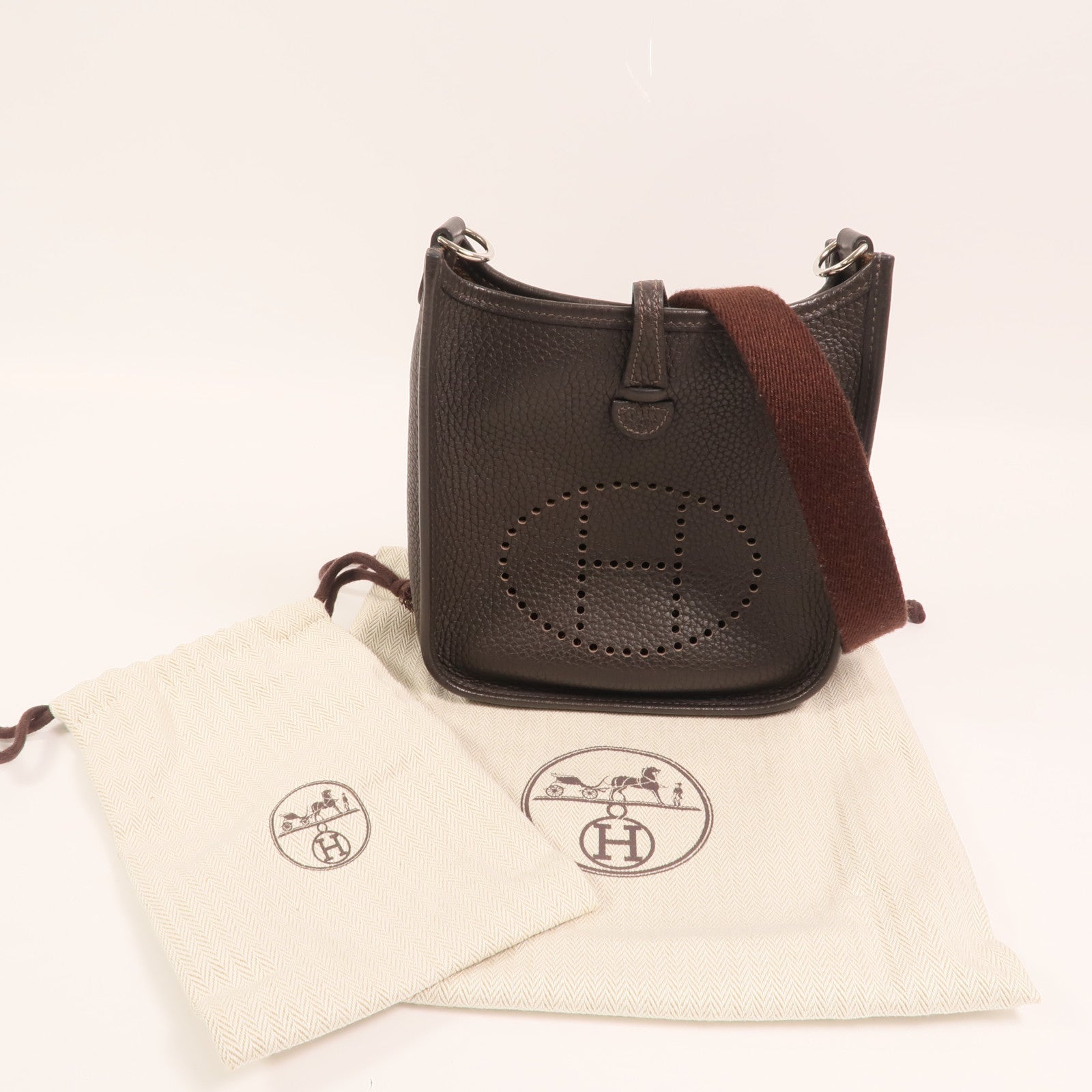 HERMES Clemence皮革Evelyne TPM銀扣肩背袋Ebene