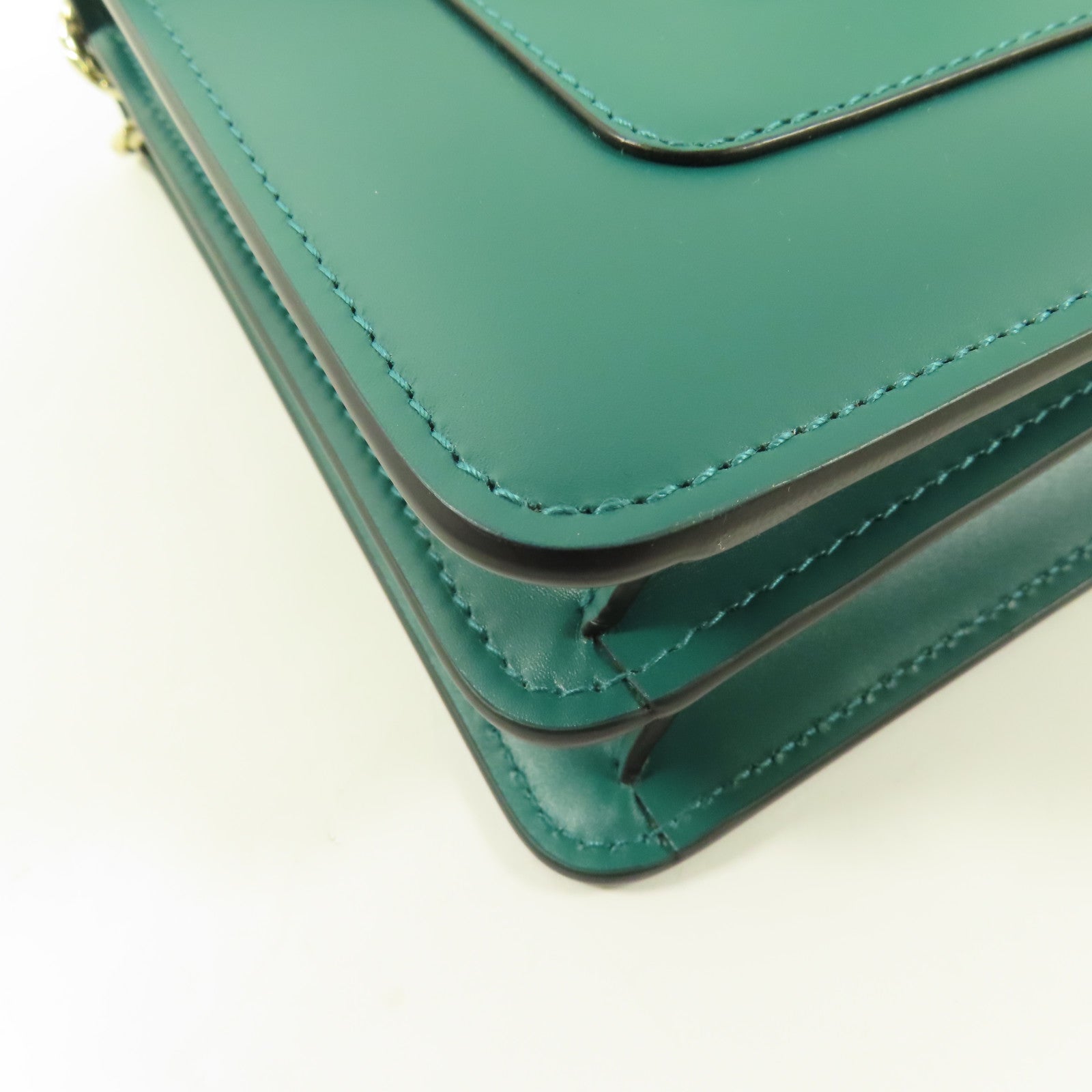 BVLGARI 牛皮皮革Chain Shoulder金扣鏈帶肩背袋