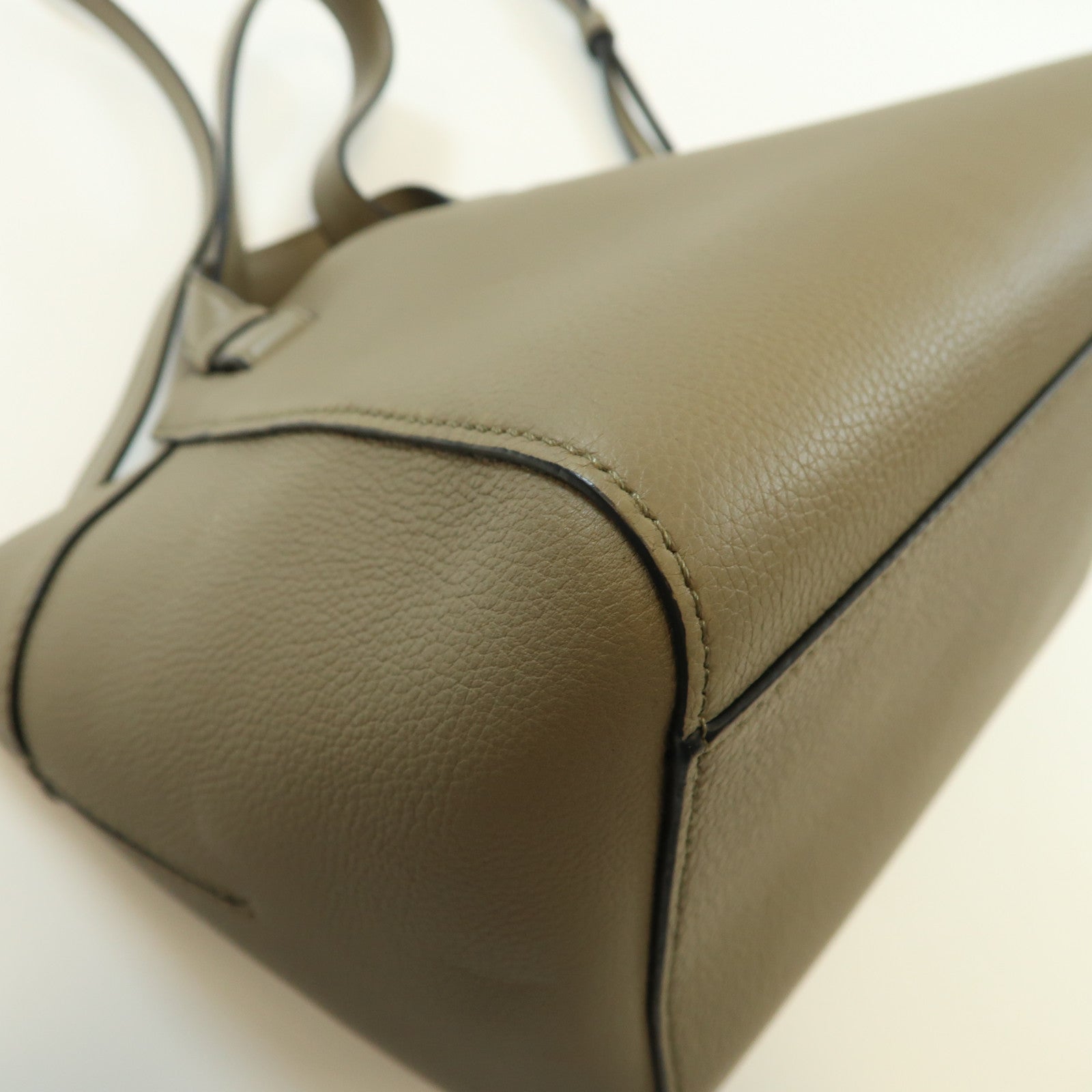 LOEWE 牛皮皮革Hammock Nugget金扣手挽肩背兩用袋卡其色