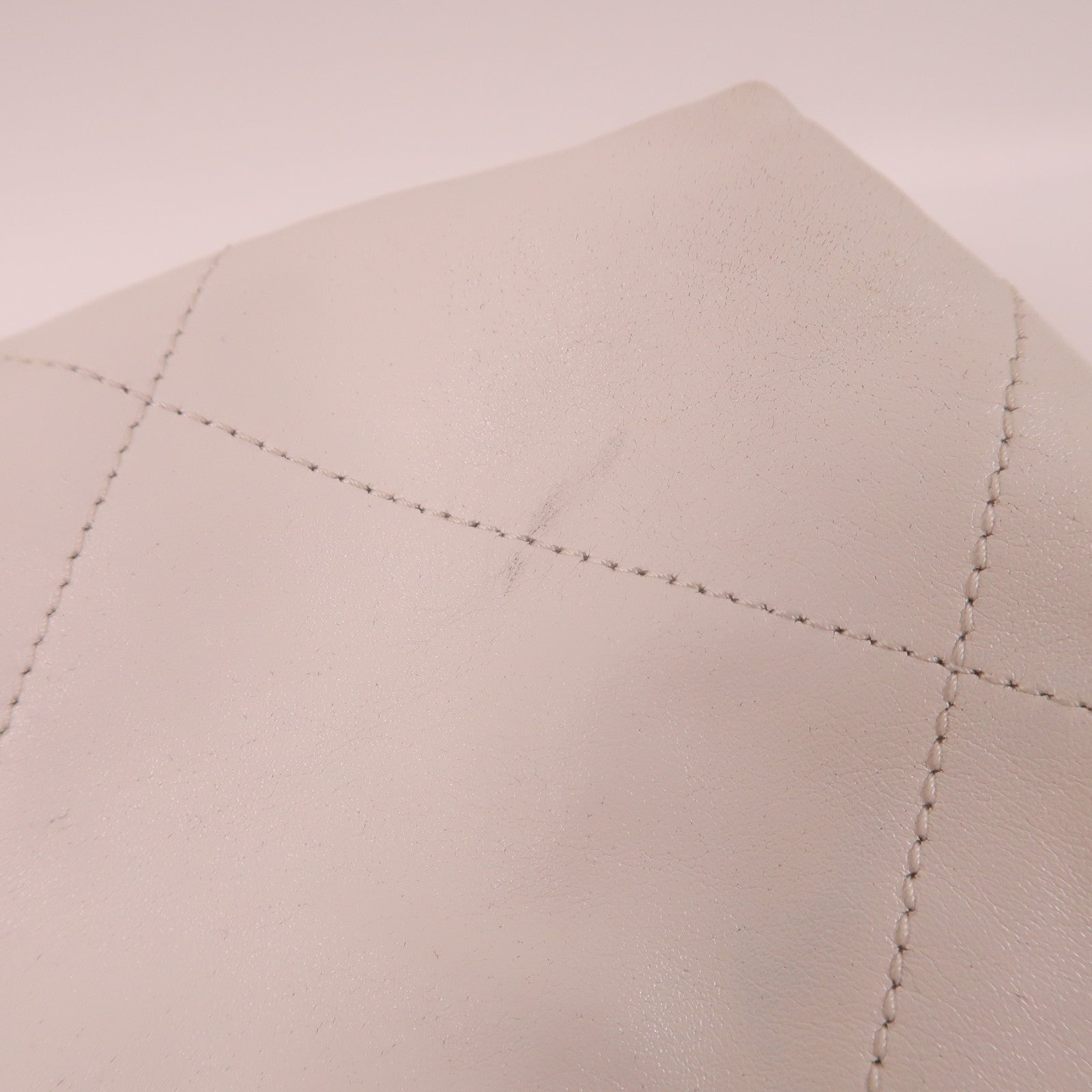 CHANEL 牛皮皮革Chanel 22 Small金扣鏈帶肩背袋