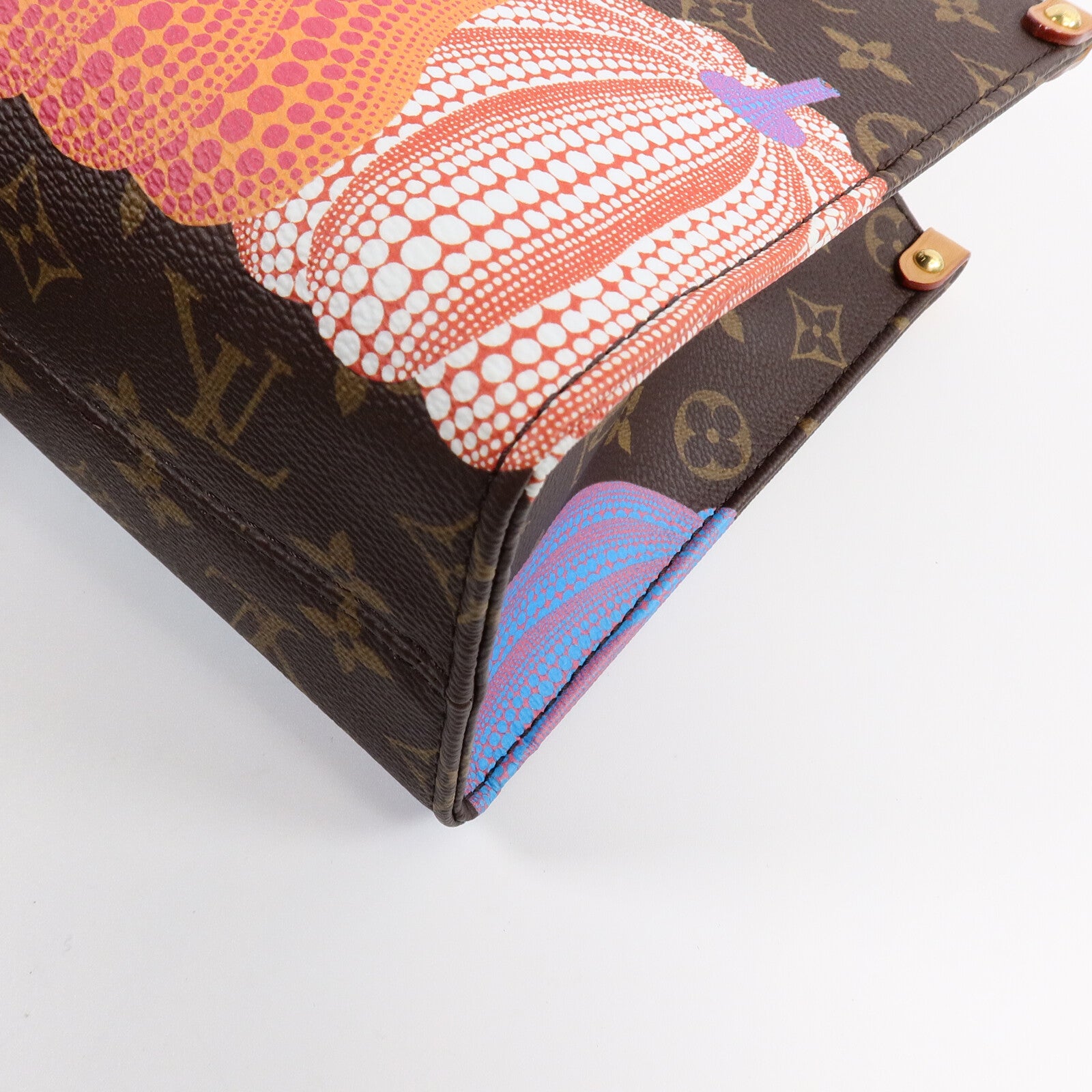 LOUIS VUITTON Monogram LV x YK OnTheGo PM手挽肩背兩用袋