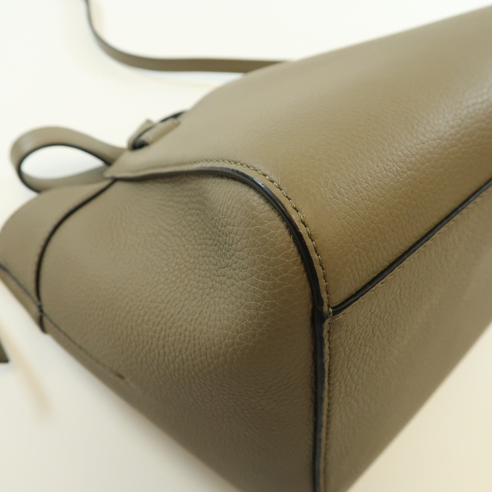 LOEWE 牛皮皮革Hammock Nugget金扣手挽肩背兩用袋卡其色
