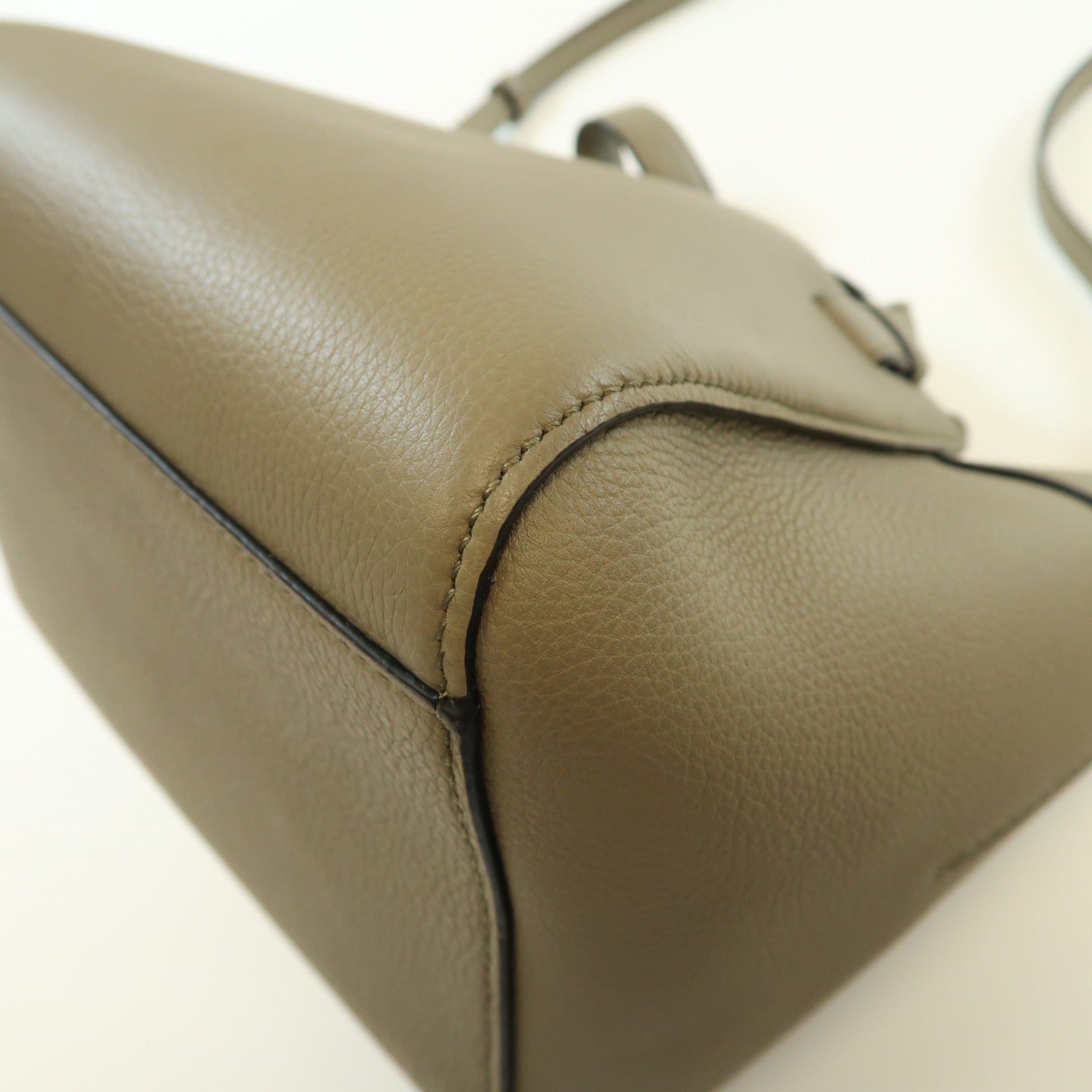 LOEWE 牛皮皮革Hammock Nugget金扣手挽肩背兩用袋卡其色