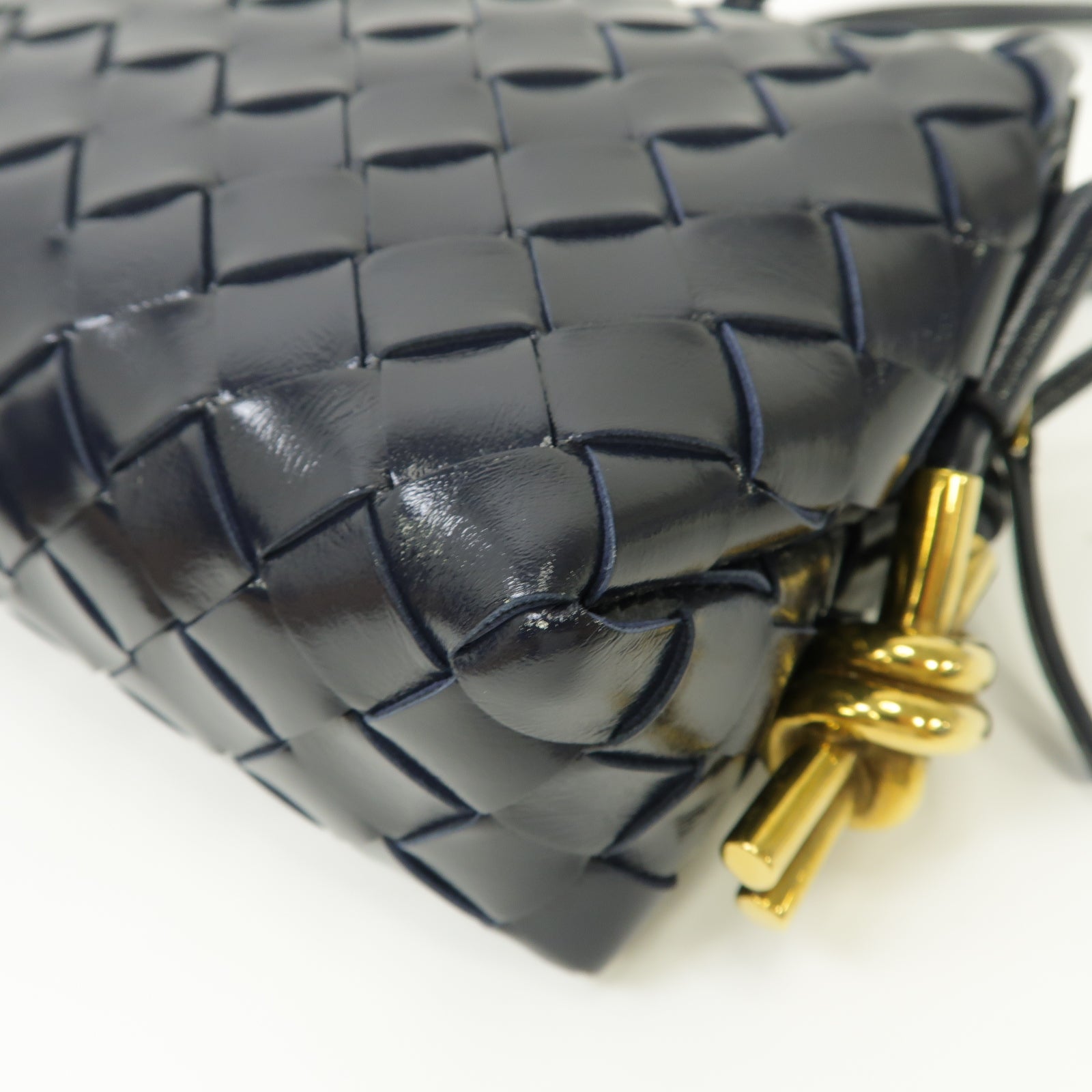 BOTTEGA VENETA 織紋皮革Mini Loop金扣肩背袋深藍色