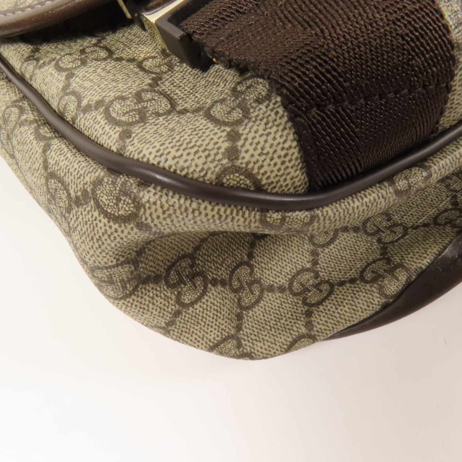 GUCCI 塗層帆布GG Messenger銀扣肩背袋