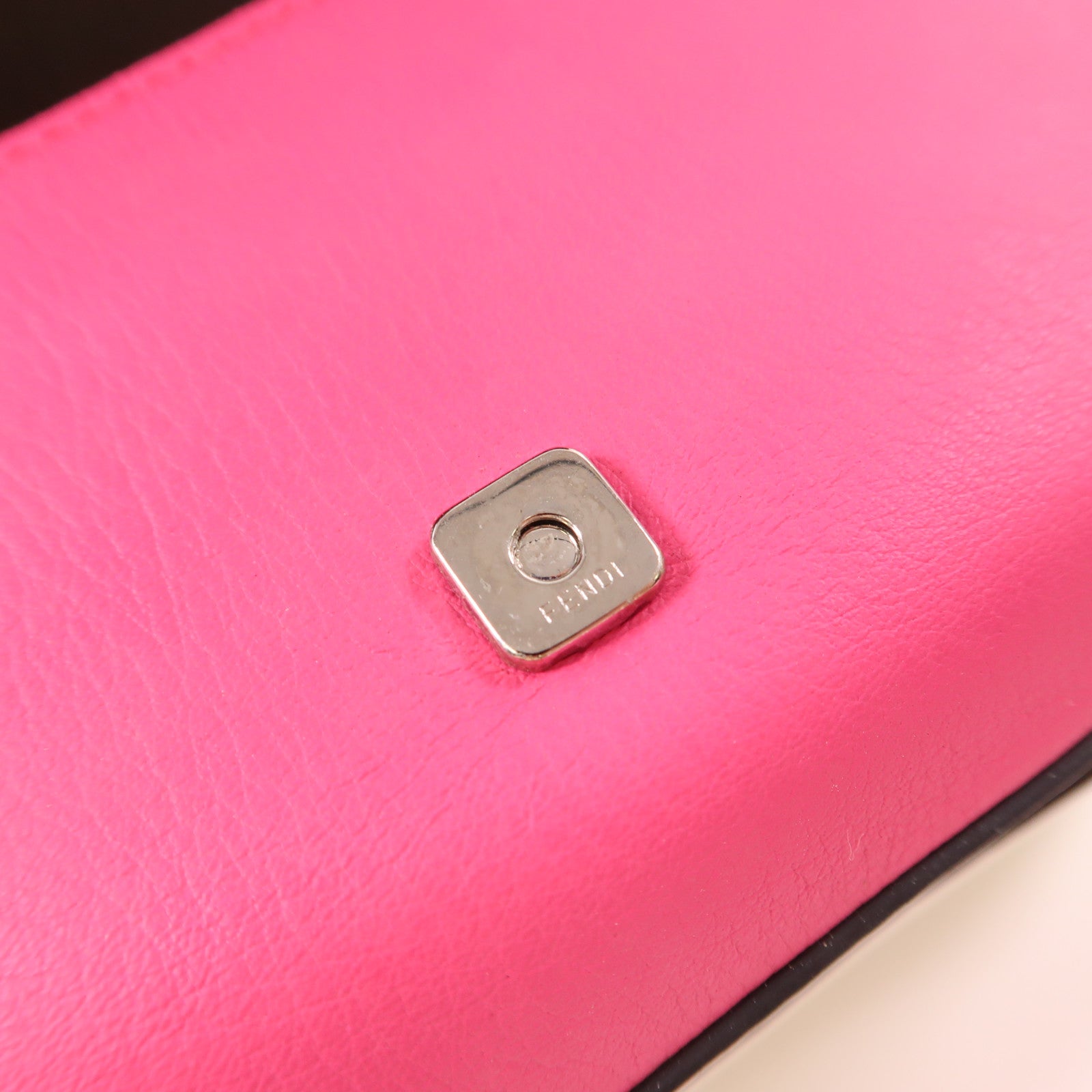 FENDI 牛皮皮革Shoulder Bag銀扣鏈帶肩背袋