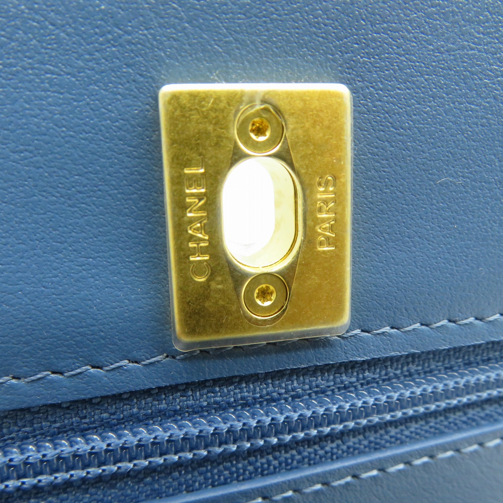 CHANEL 菱格牛仔布WOC金扣肩背袋藍色