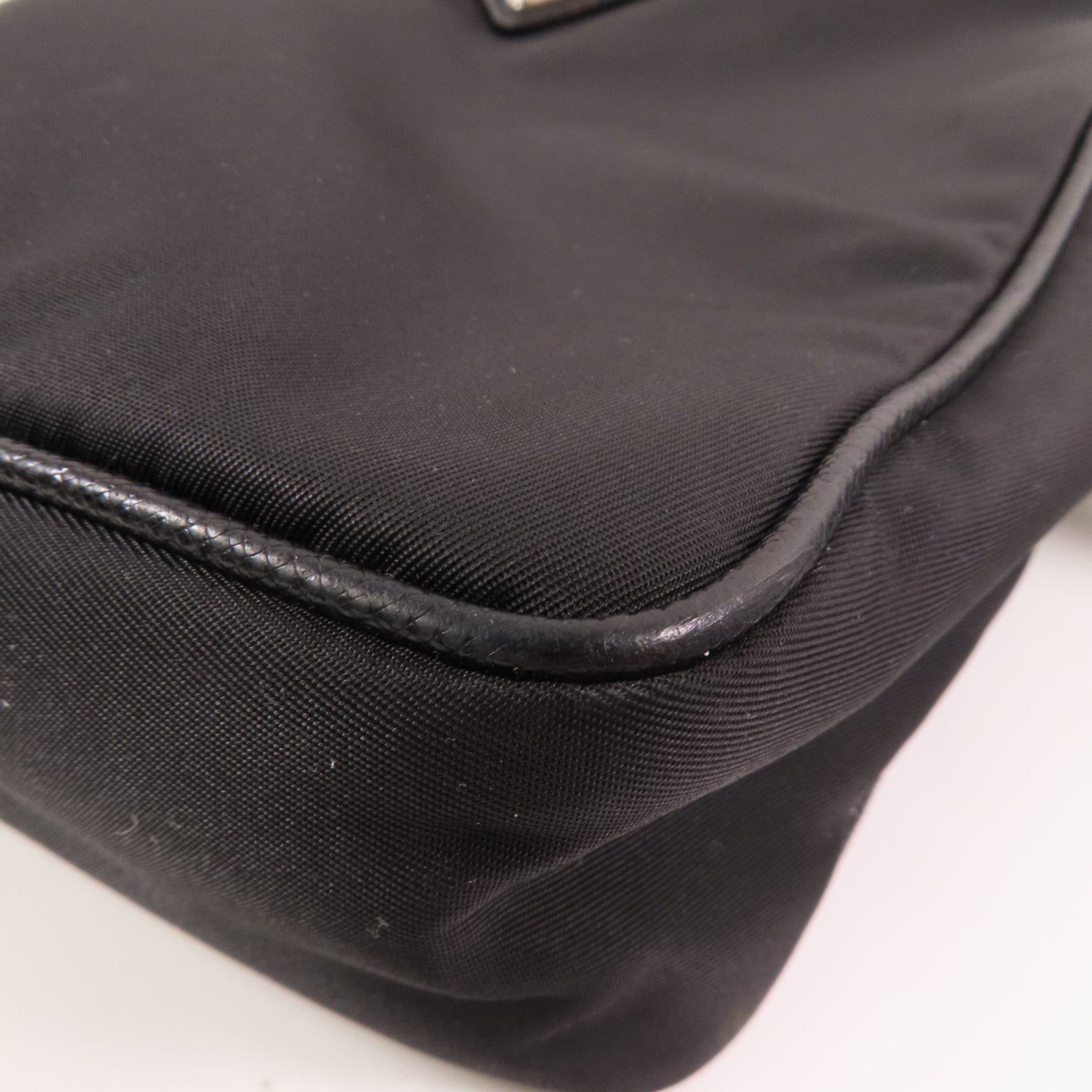 PRADA 尼龍Shoulder Bag銀扣肩背袋