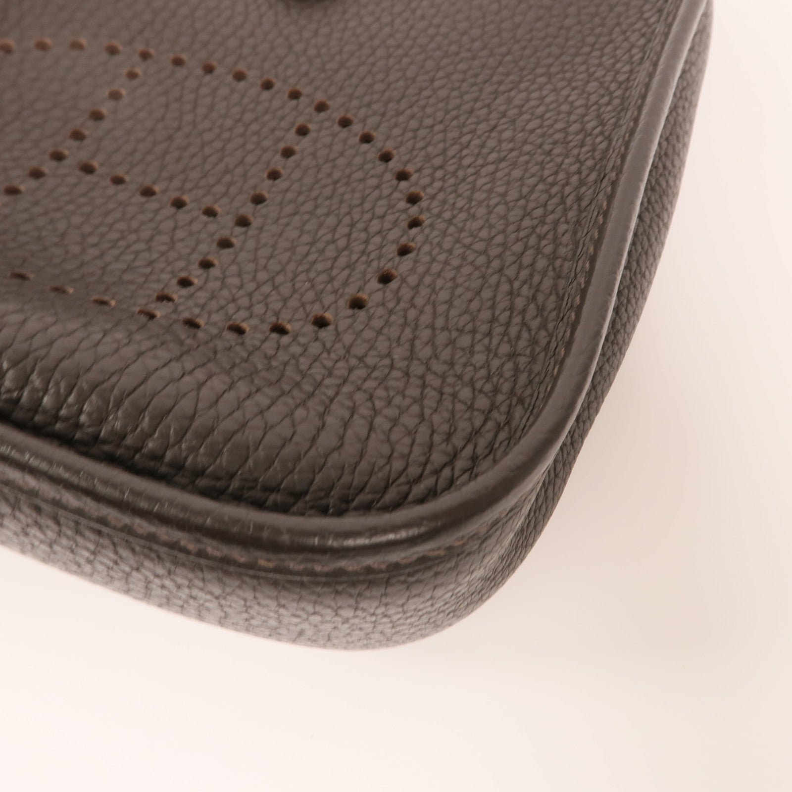 HERMES Clemence皮革Evelyne TPM銀扣肩背袋Ebene