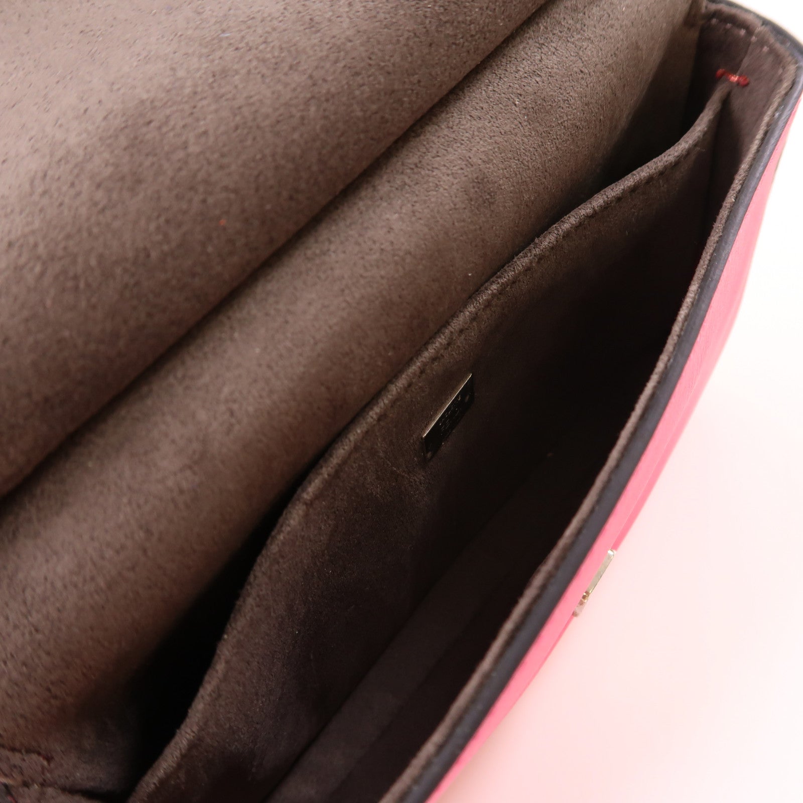 FENDI 牛皮皮革Shoulder Bag銀扣鏈帶肩背袋
