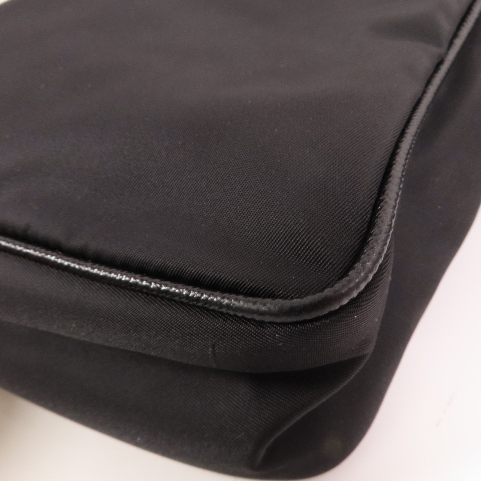 PRADA 尼龍Shoulder Bag銀扣肩背袋