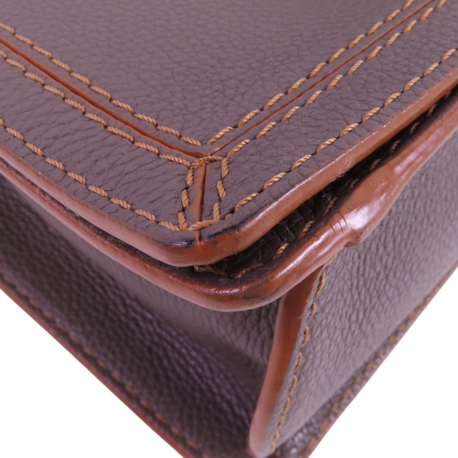 LOEWE 牛皮皮革Barcelona金扣肩背袋