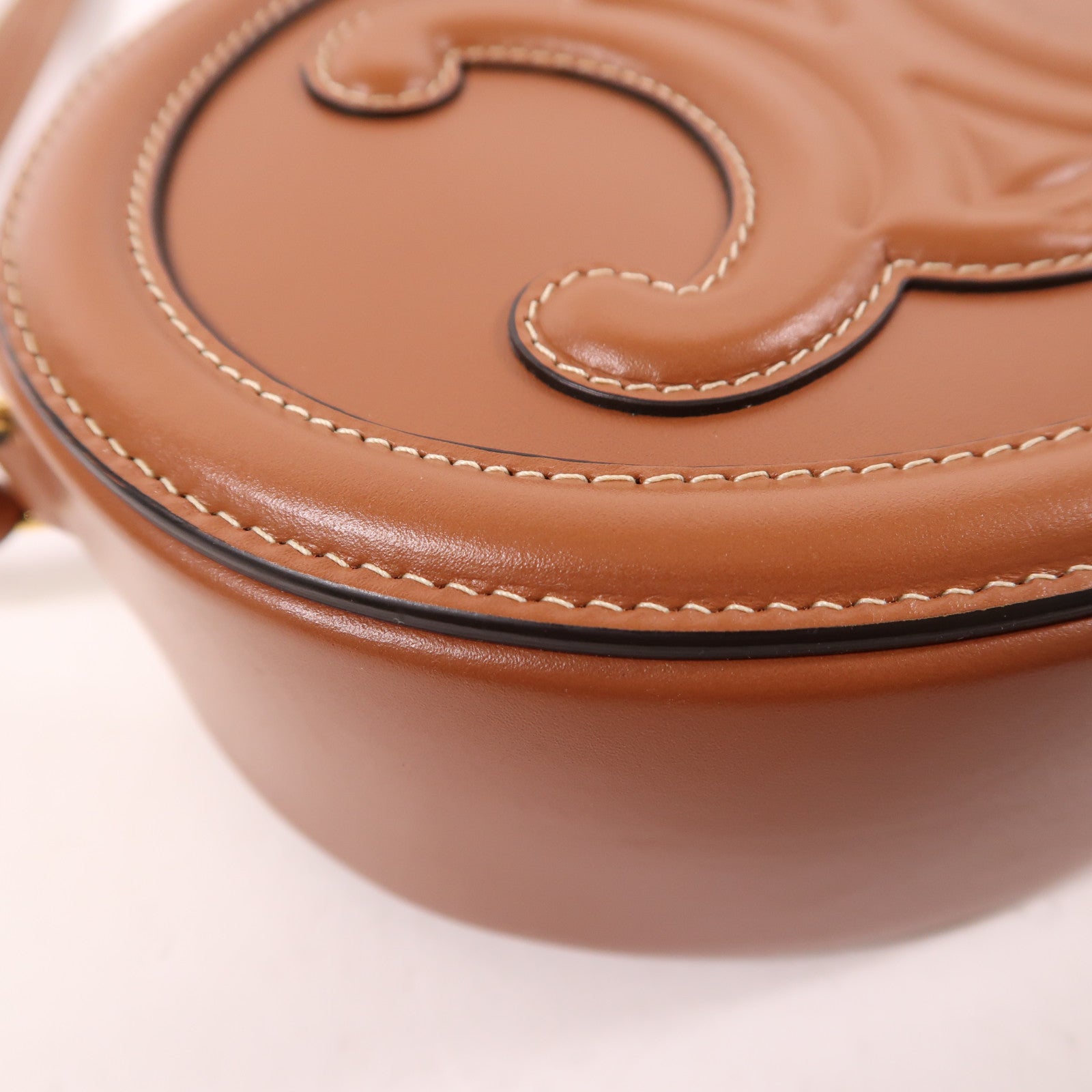 CELINE 皮革Cuir Triomphe Small Oval Bag金扣肩背袋