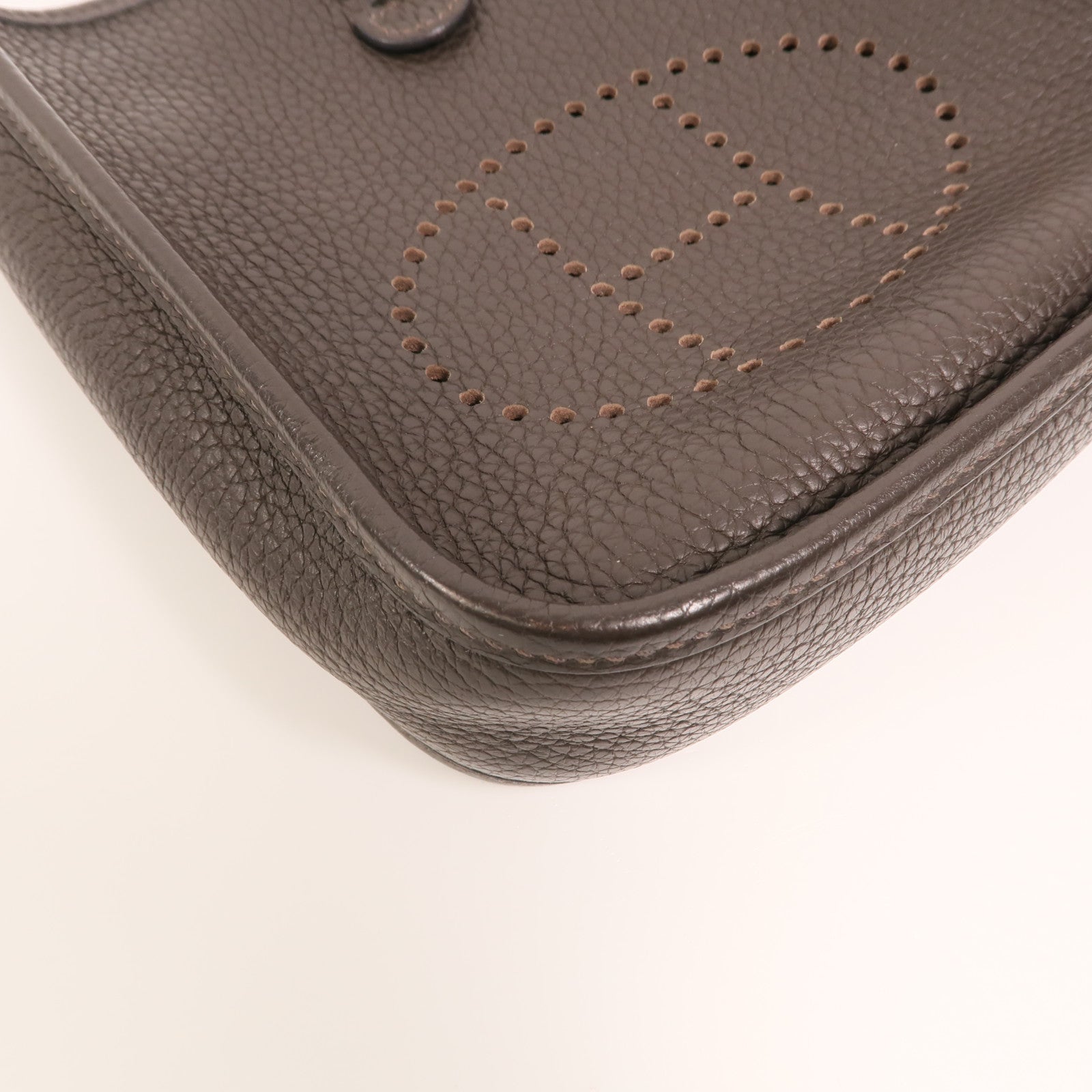 HERMES Clemence皮革Evelyne TPM銀扣肩背袋Ebene