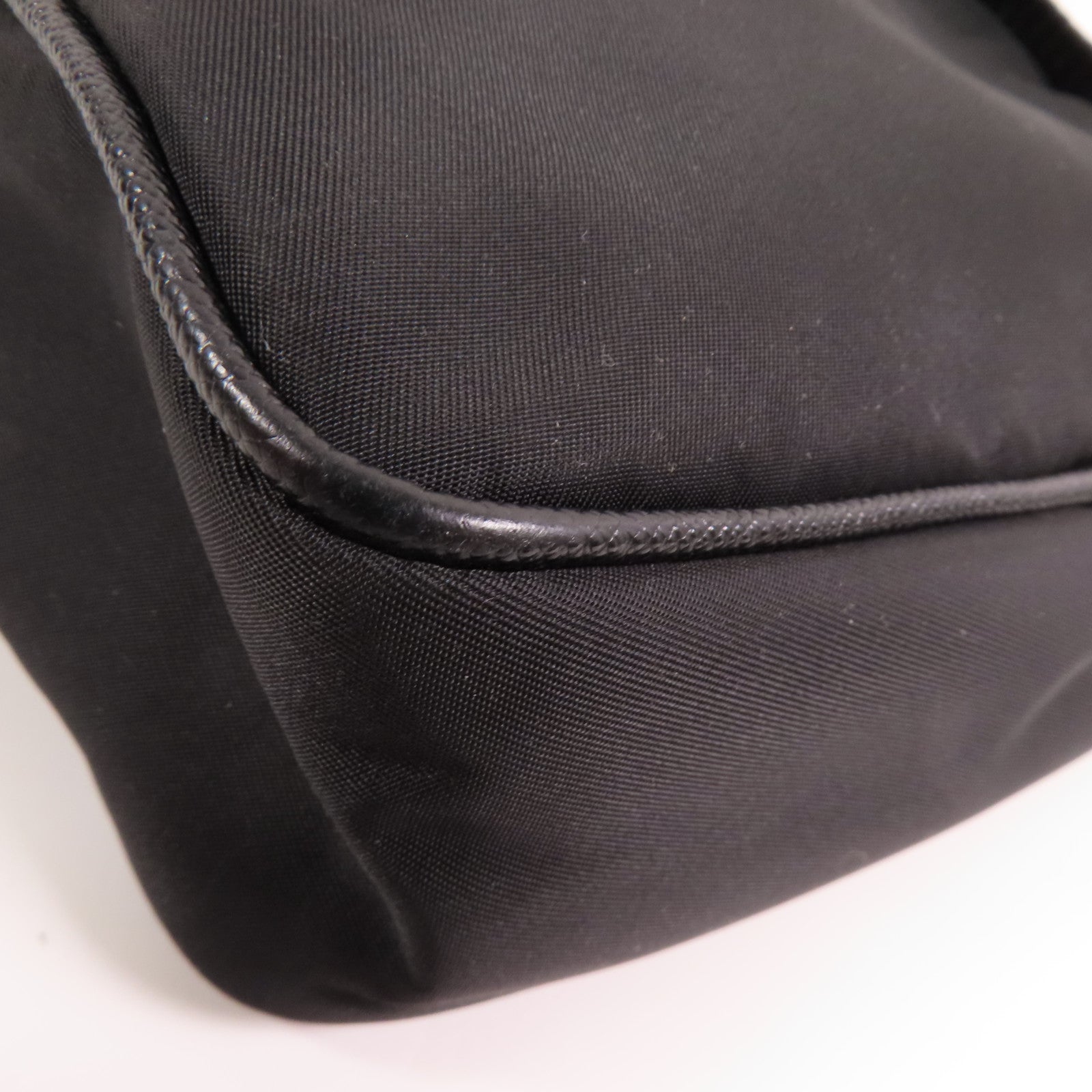 PRADA 尼龍Shoulder Bag銀扣肩背袋