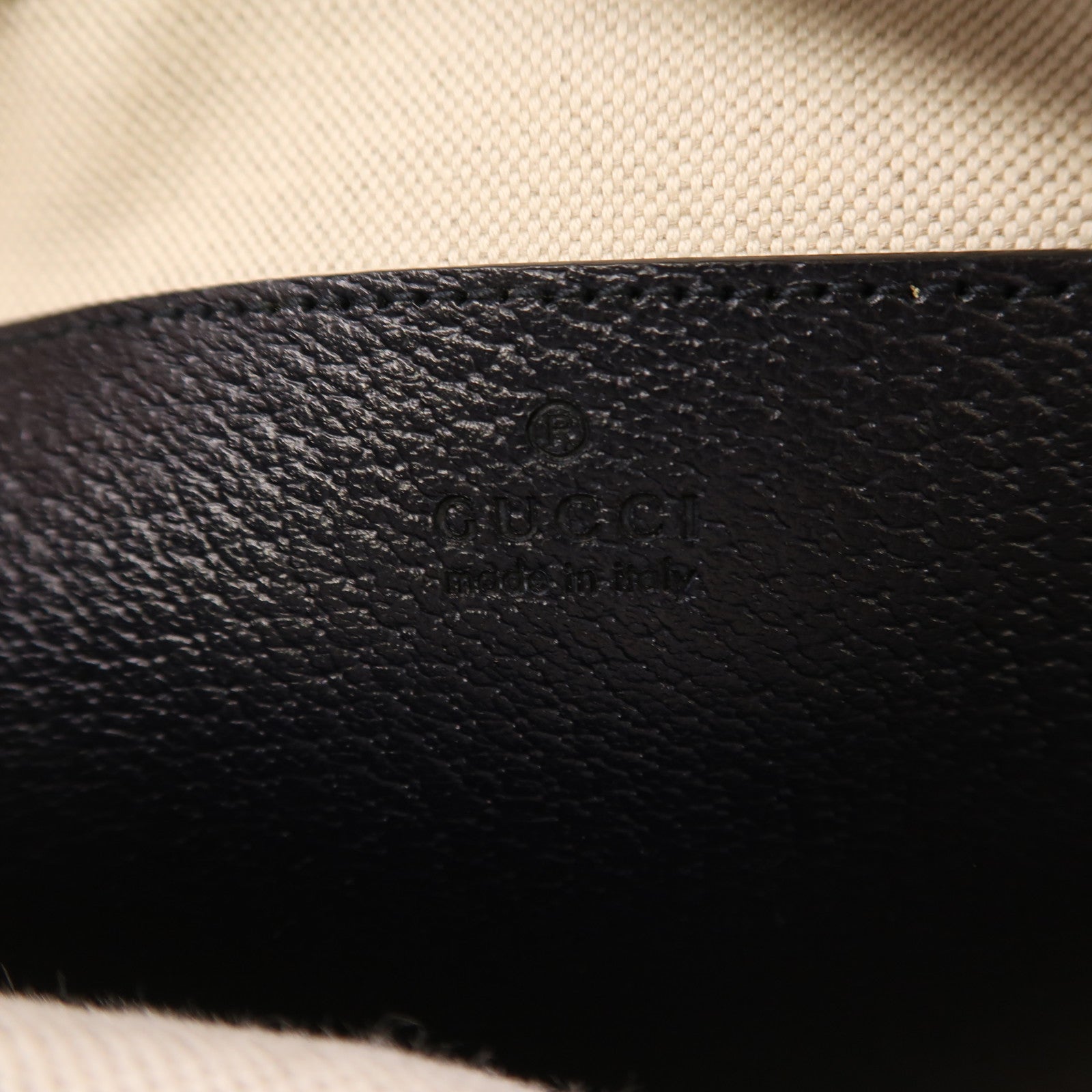 GUCCI 塗層帆布GG Supereme銀扣肩背袋
