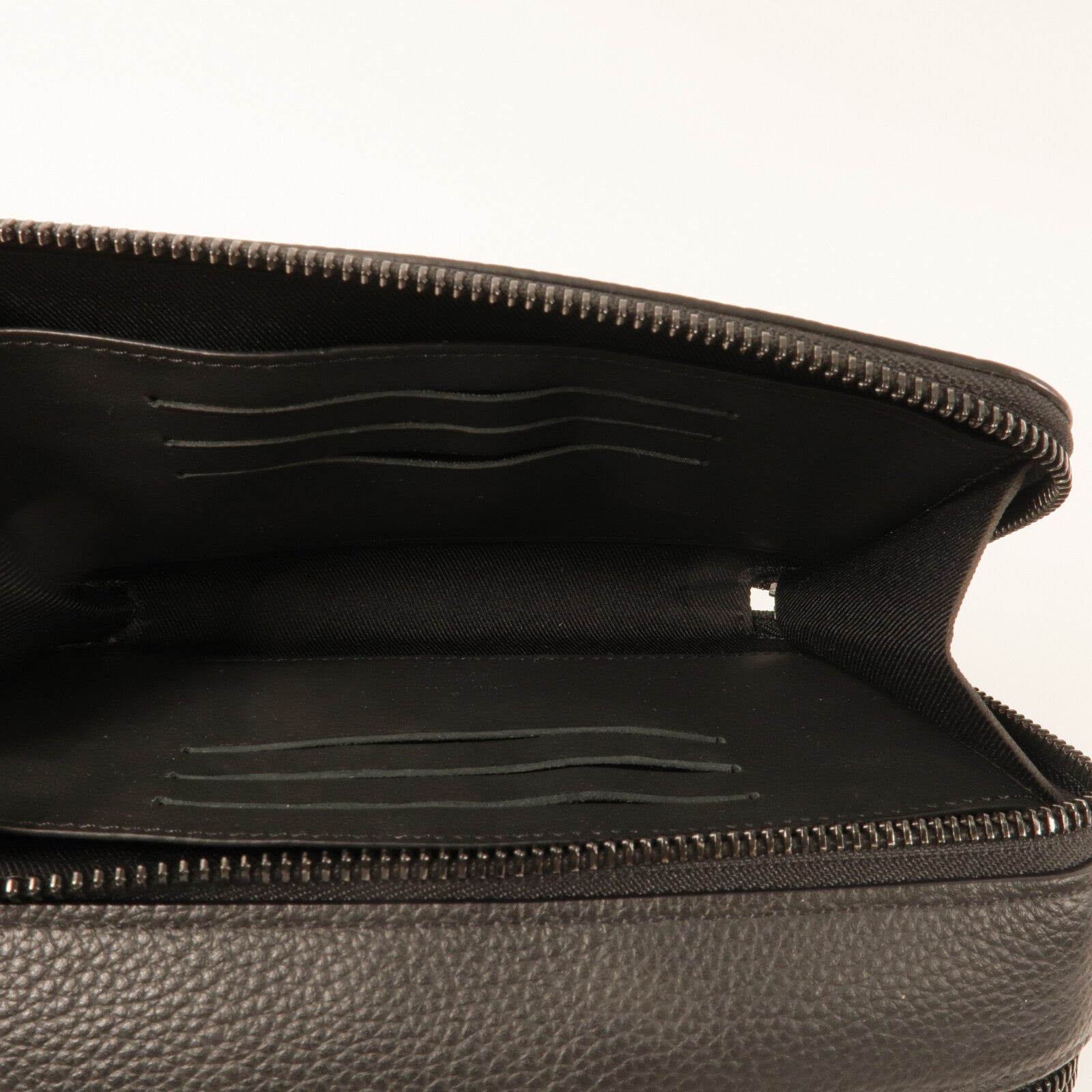 LOUIS VUITTON 牛皮皮革Alpha Wearable Wallet肩背袋
