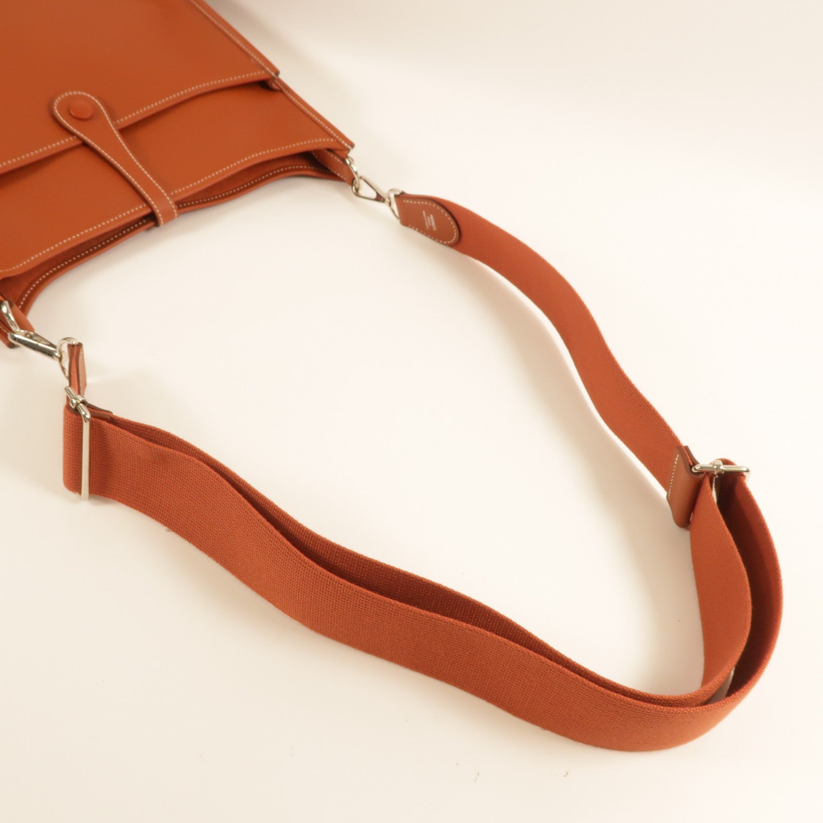 HERMES Epsom皮革Evelyne PM銀扣肩背袋Brique