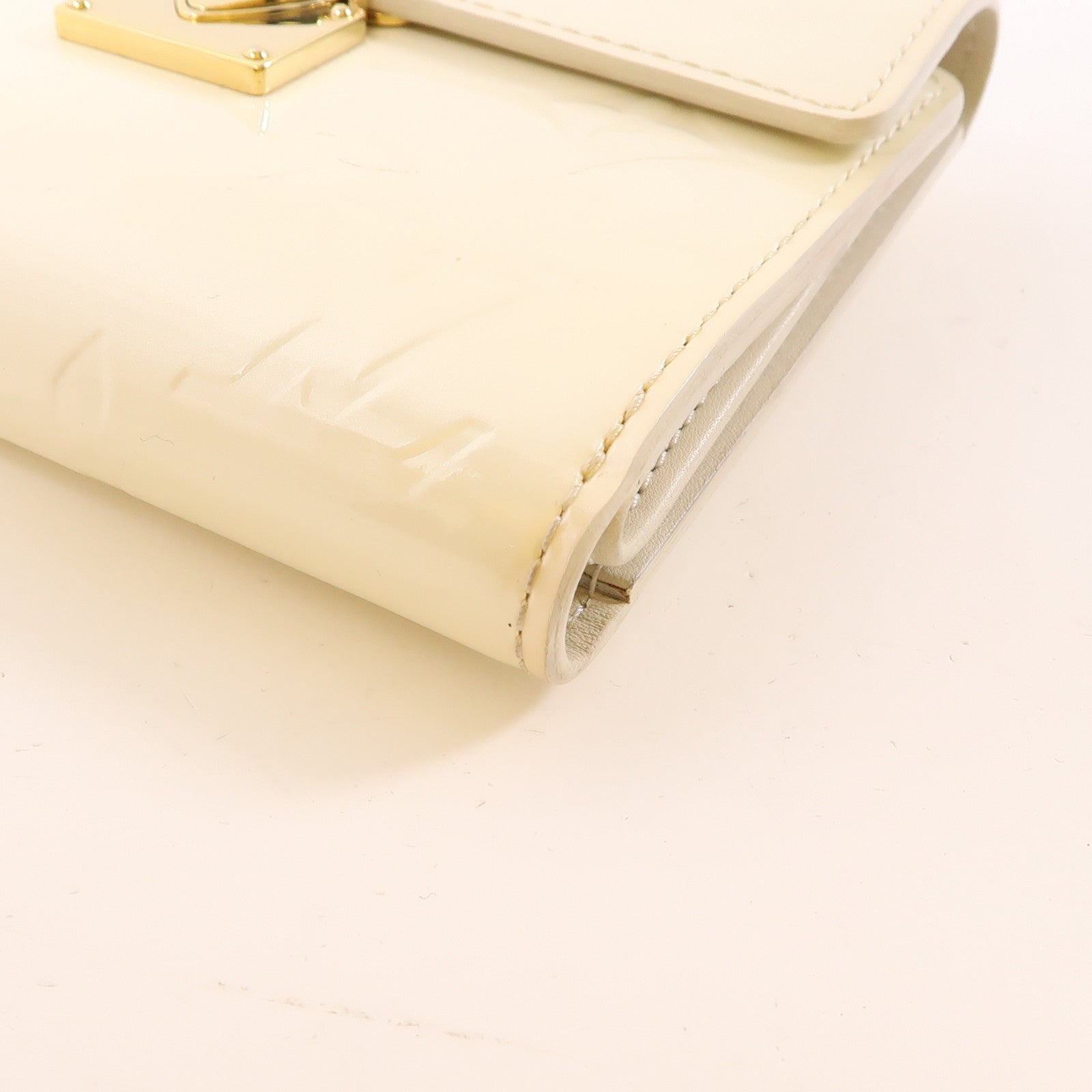 LOUIS VUITTON Vernis Wallet金扣錢包白色