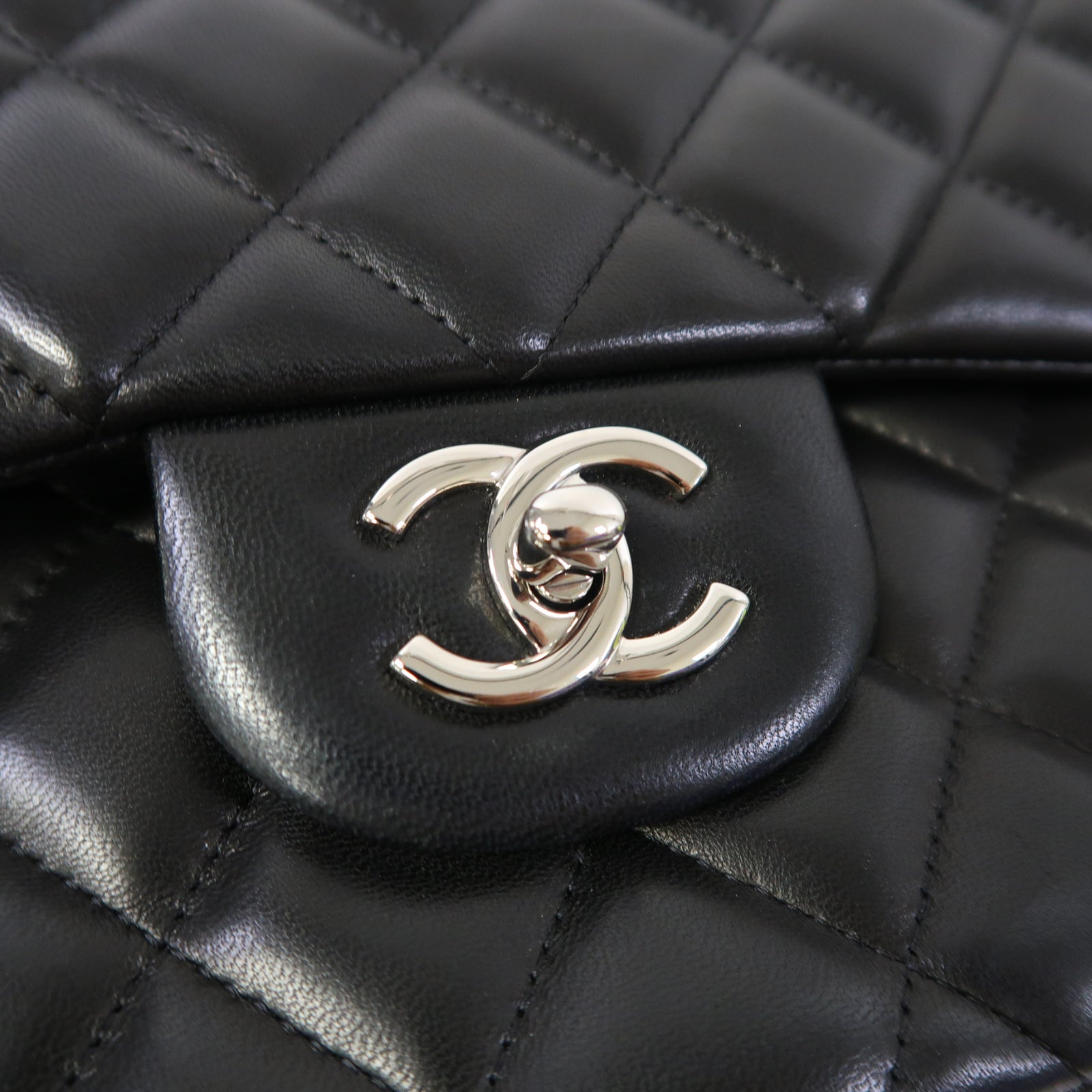 CHANEL 菱格羊皮皮革Classic Jumbo銀扣鏈帶肩背袋黑色