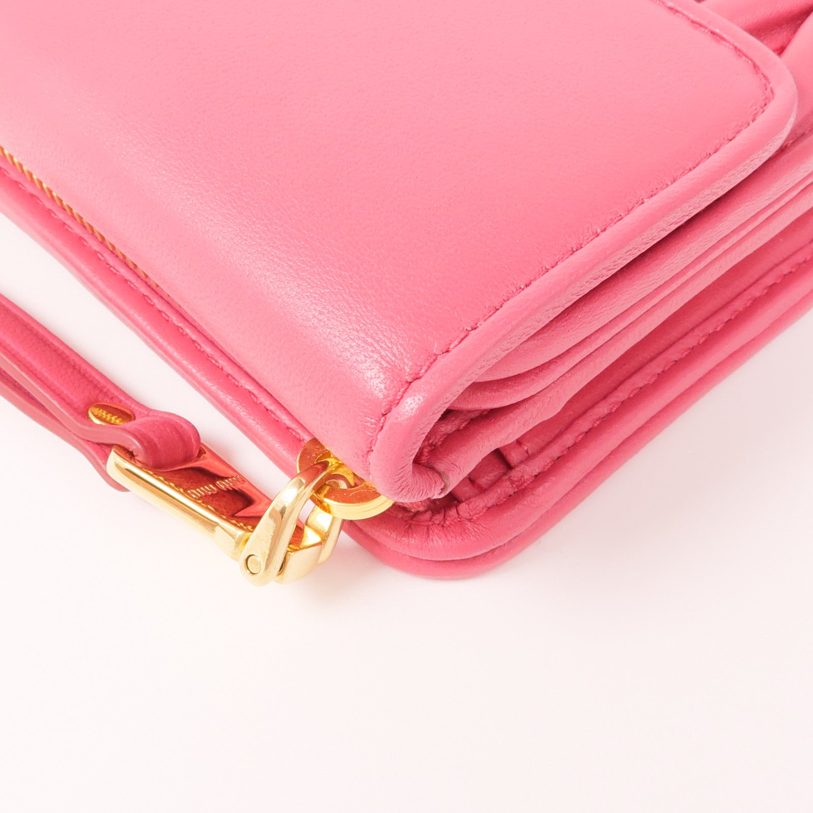 Miu Miu 牛皮皮革Matelasse金扣錢包