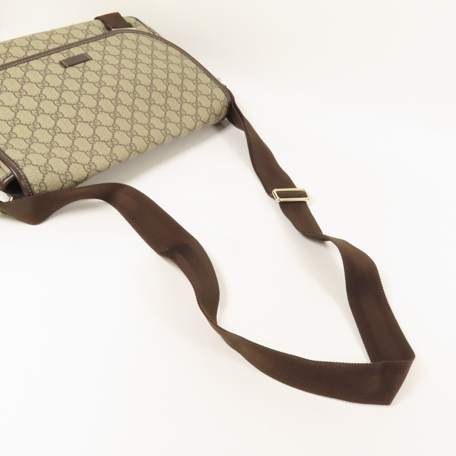 GUCCI 塗層帆布GG Messenger銀扣肩背袋