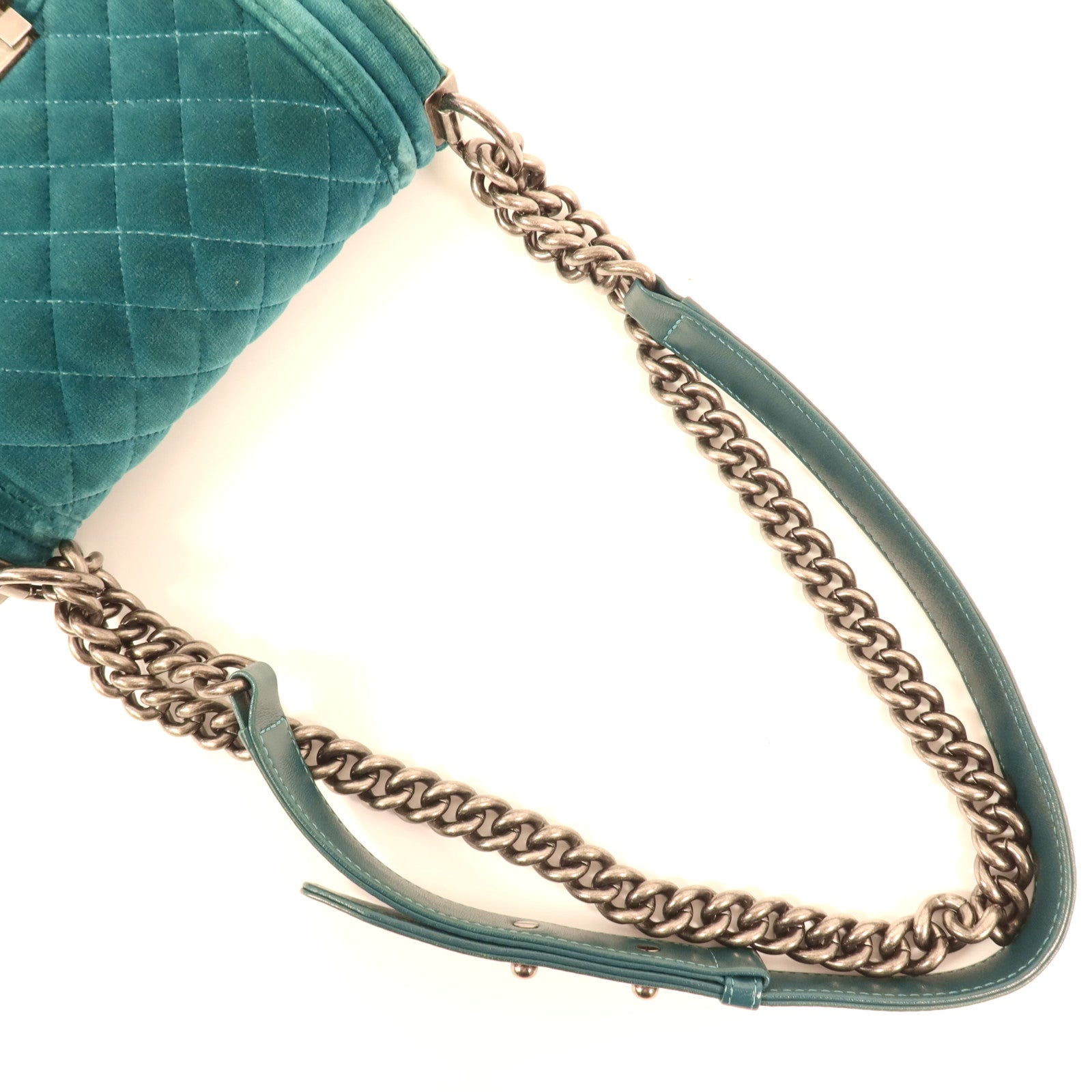 CHANEL Velvet Boy 20銀扣肩背袋