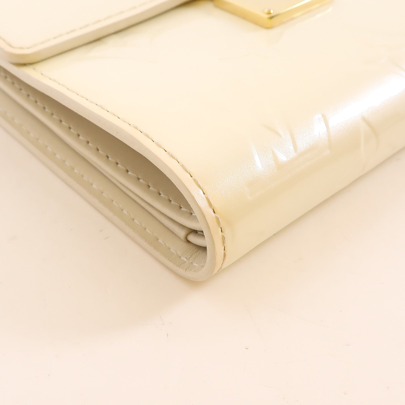 LOUIS VUITTON Vernis Wallet金扣錢包白色