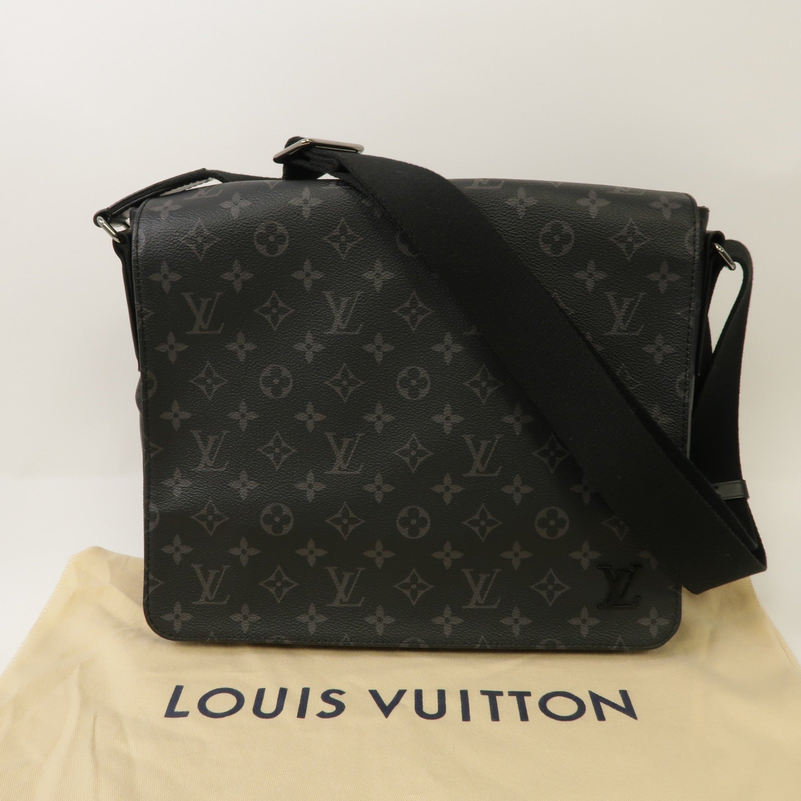 LOUIS VUITTON 【激減優惠】Monogram Eclipse District MM Messenger Bag銀扣肩背袋黑色