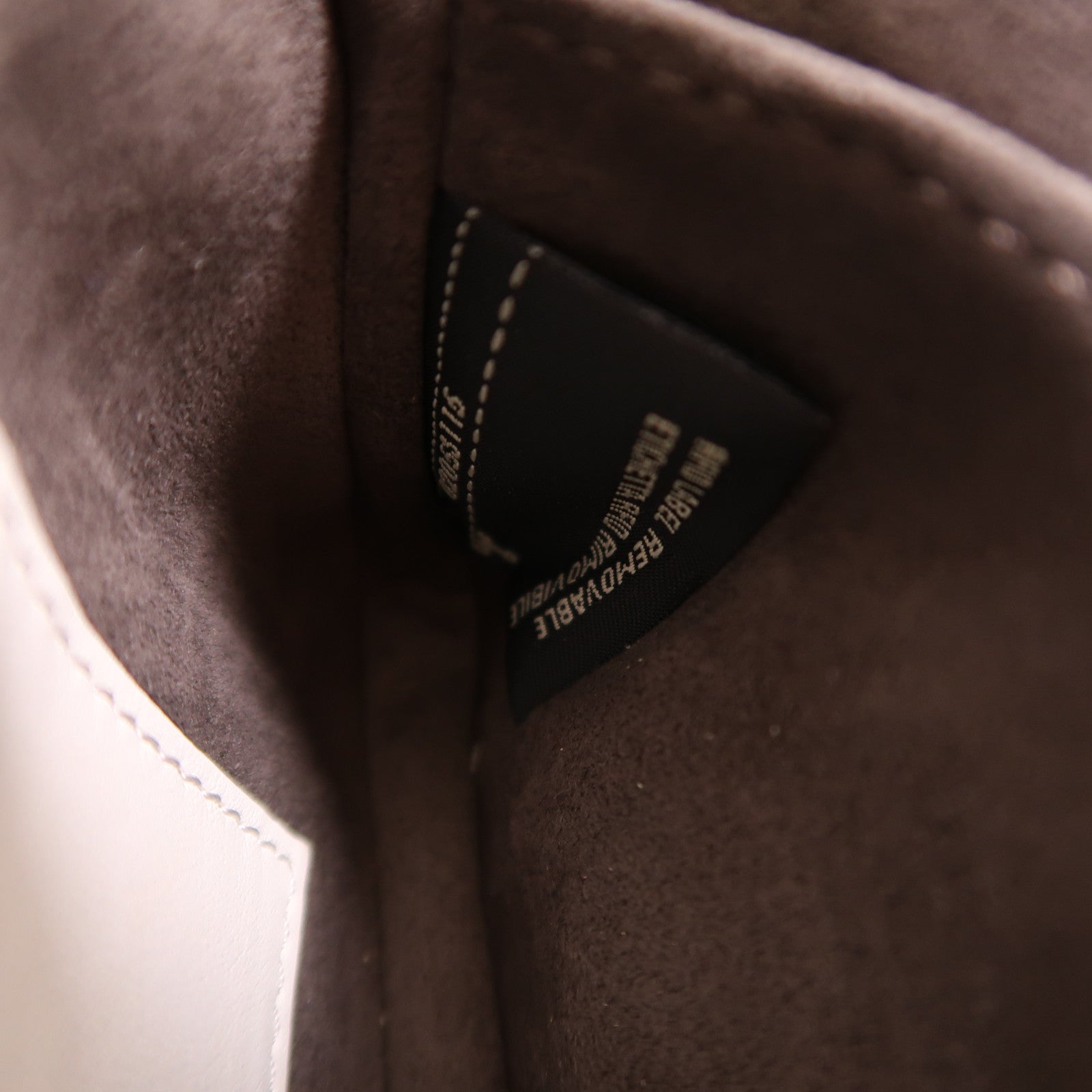 FENDI 牛皮皮革Shoulder Bag銀扣鏈帶肩背袋