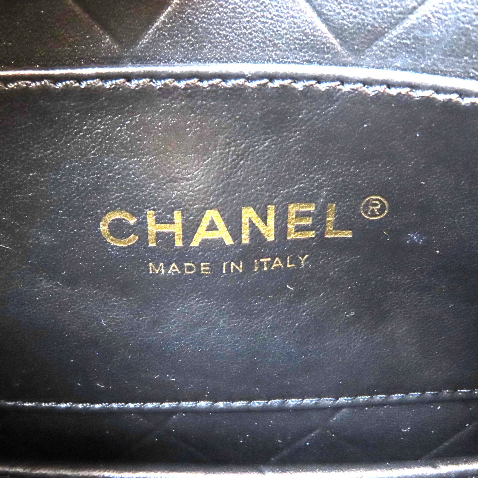 CHANEL 菱格牛皮皮革Saddle Bag金扣鏈帶肩背袋黑色