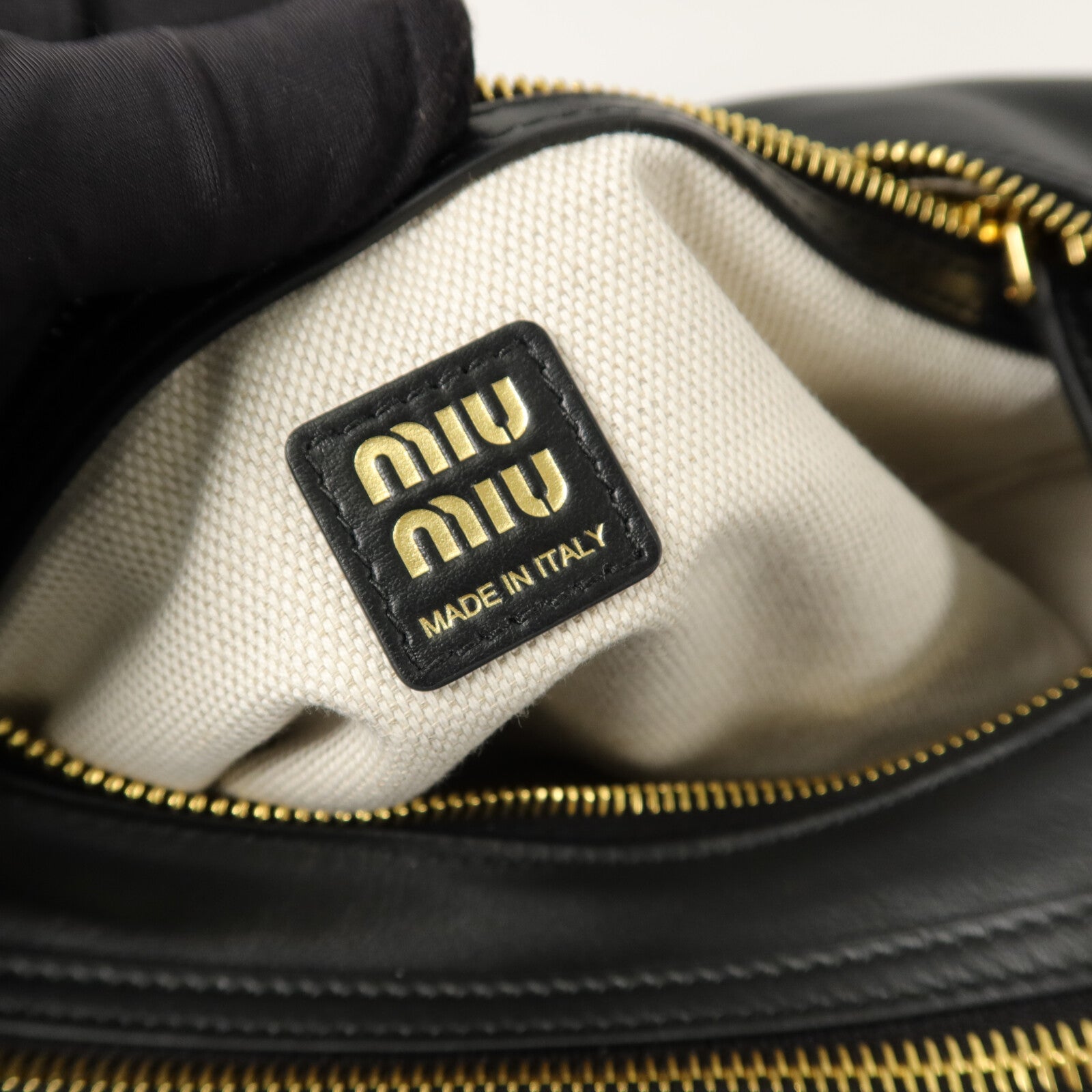 Miu Miu 羊皮皮革Pocket Large肩背袋