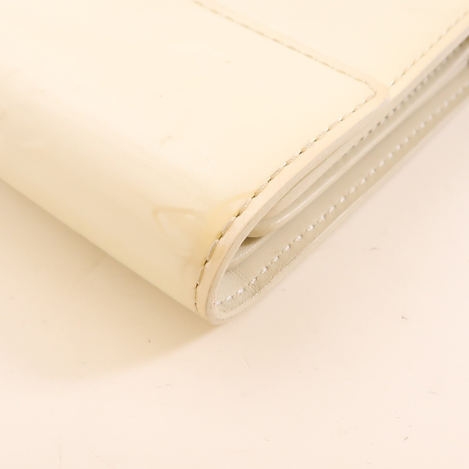 LOUIS VUITTON Vernis Wallet金扣錢包白色