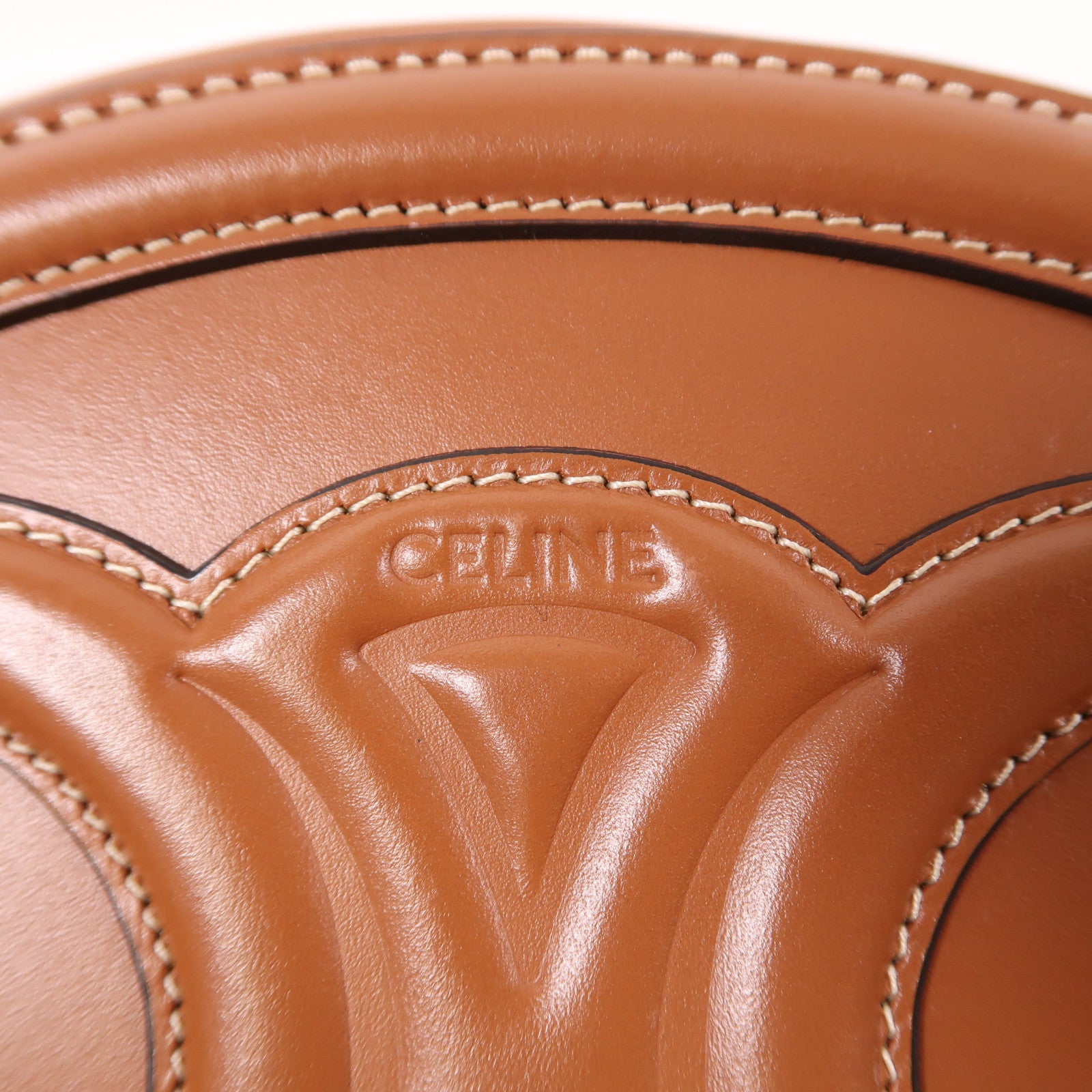 CELINE 皮革Cuir Triomphe Small Oval Bag金扣肩背袋