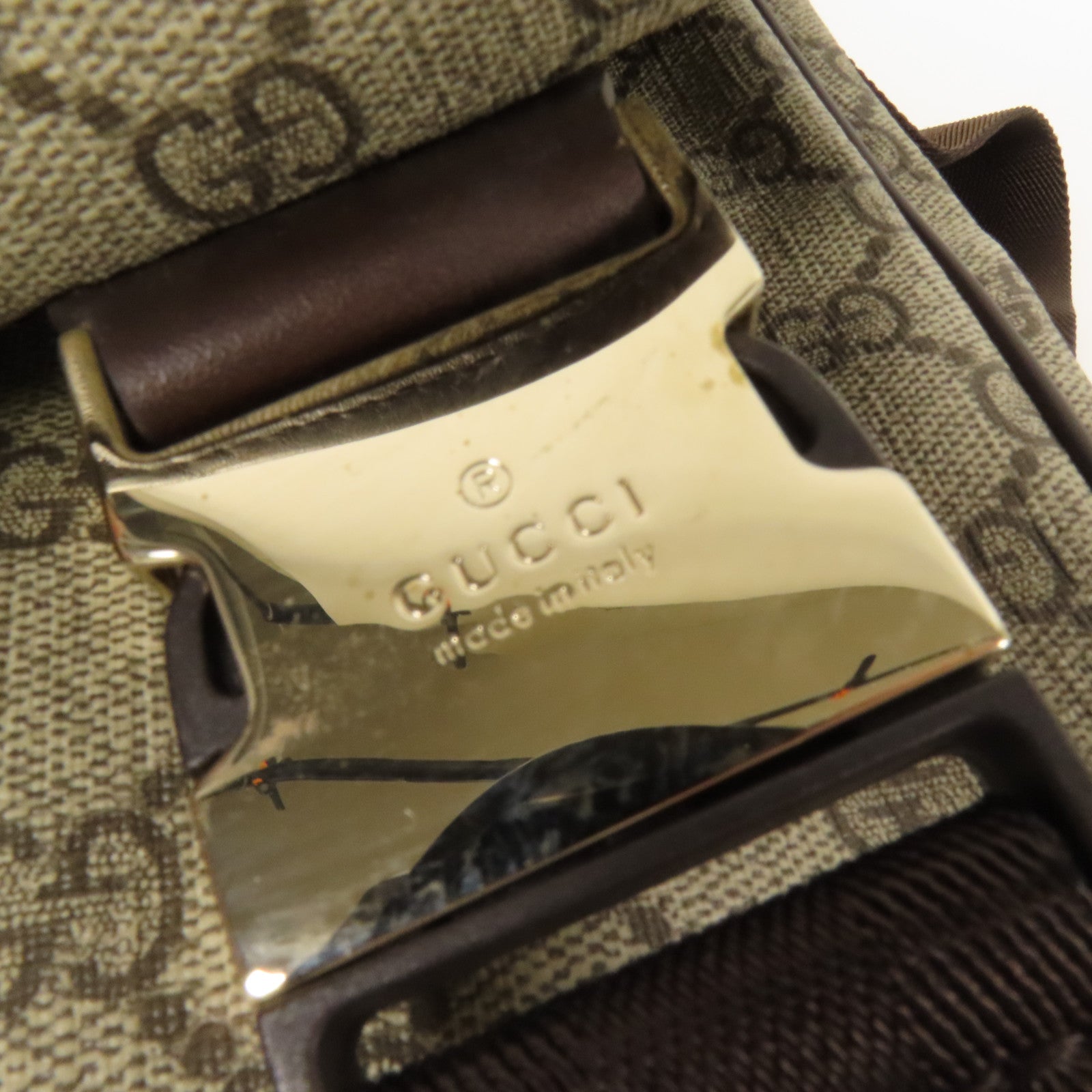 GUCCI 塗層帆布GG Messenger銀扣肩背袋